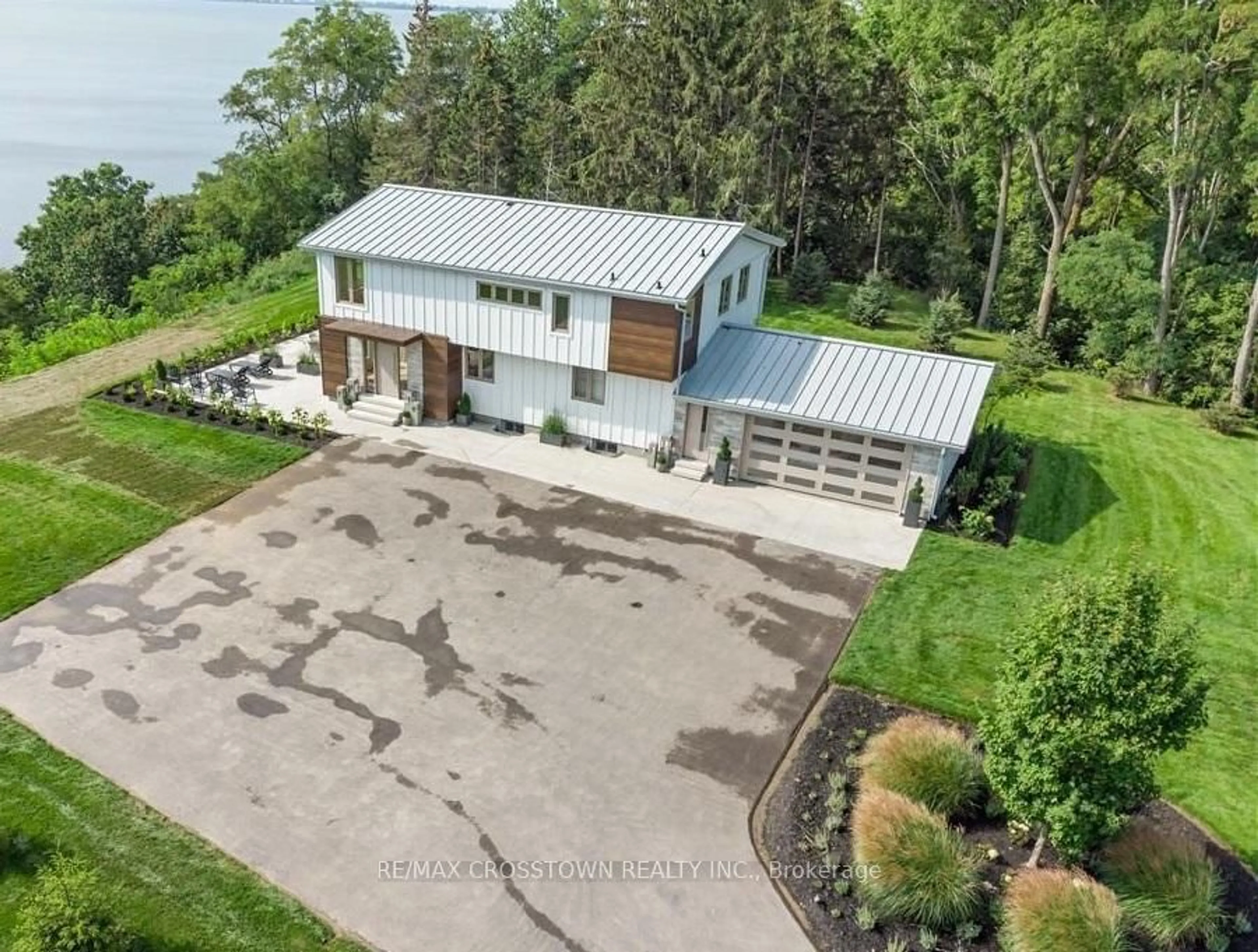 A pic from outside/outdoor area/front of a property/back of a property/a pic from drone, building for 434 Front Rd, Norfolk Ontario N0E 1P0