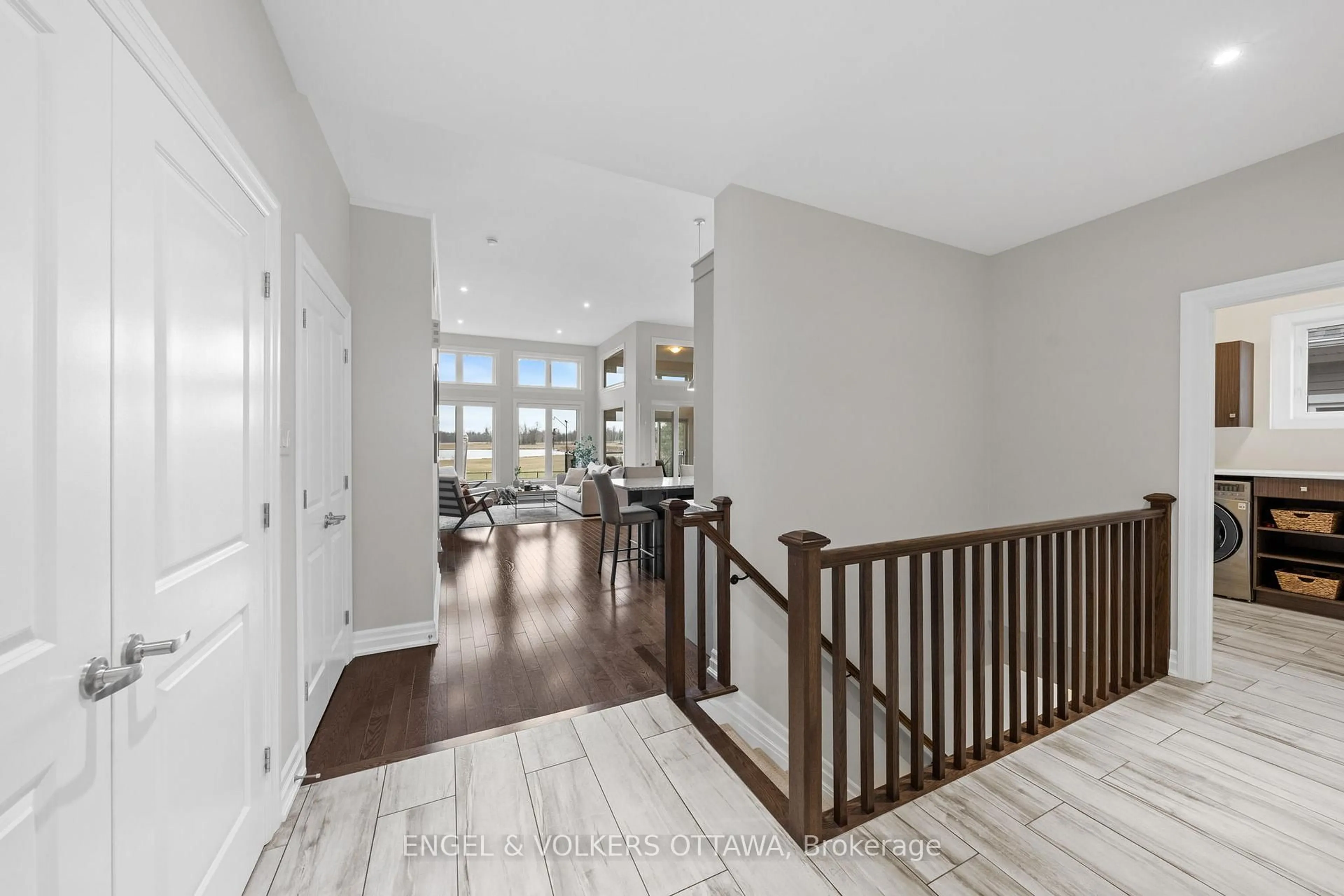 Indoor entryway for 100 Equinelle Dr, North Grenville Ontario K0G 1J0