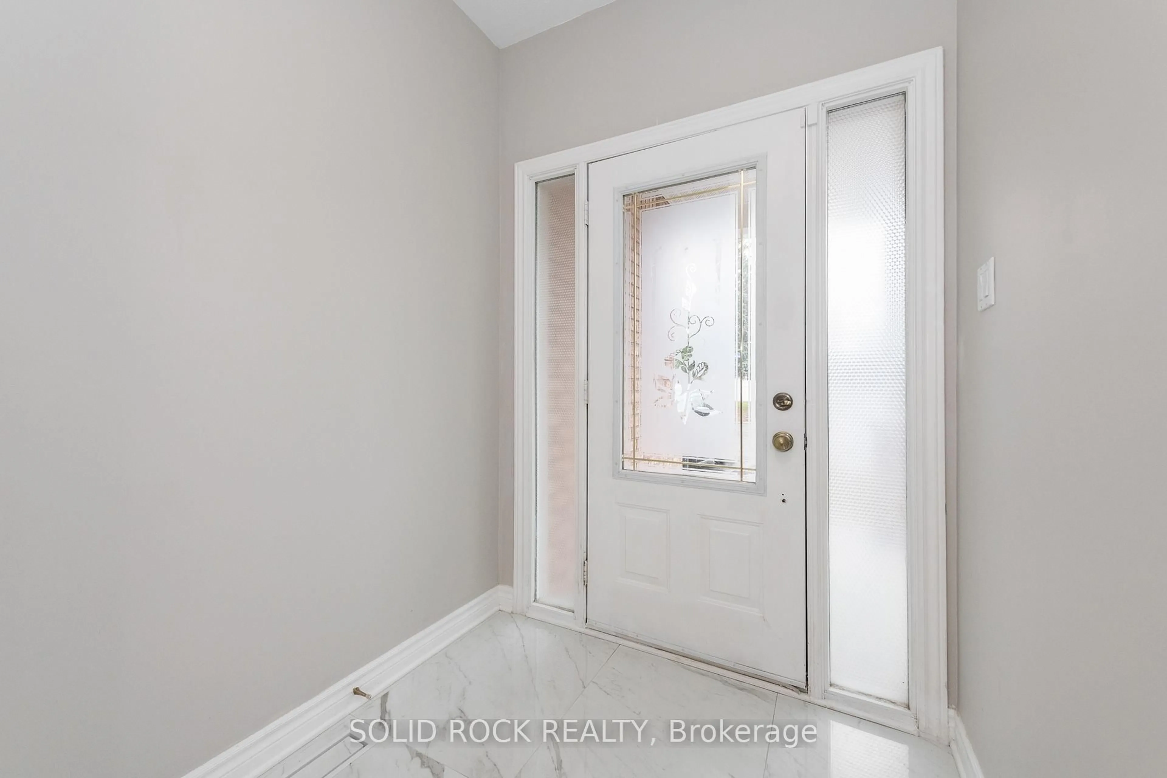 Indoor entryway for 55 Gleeson Way, Ottawa Ontario K2J 4Y7