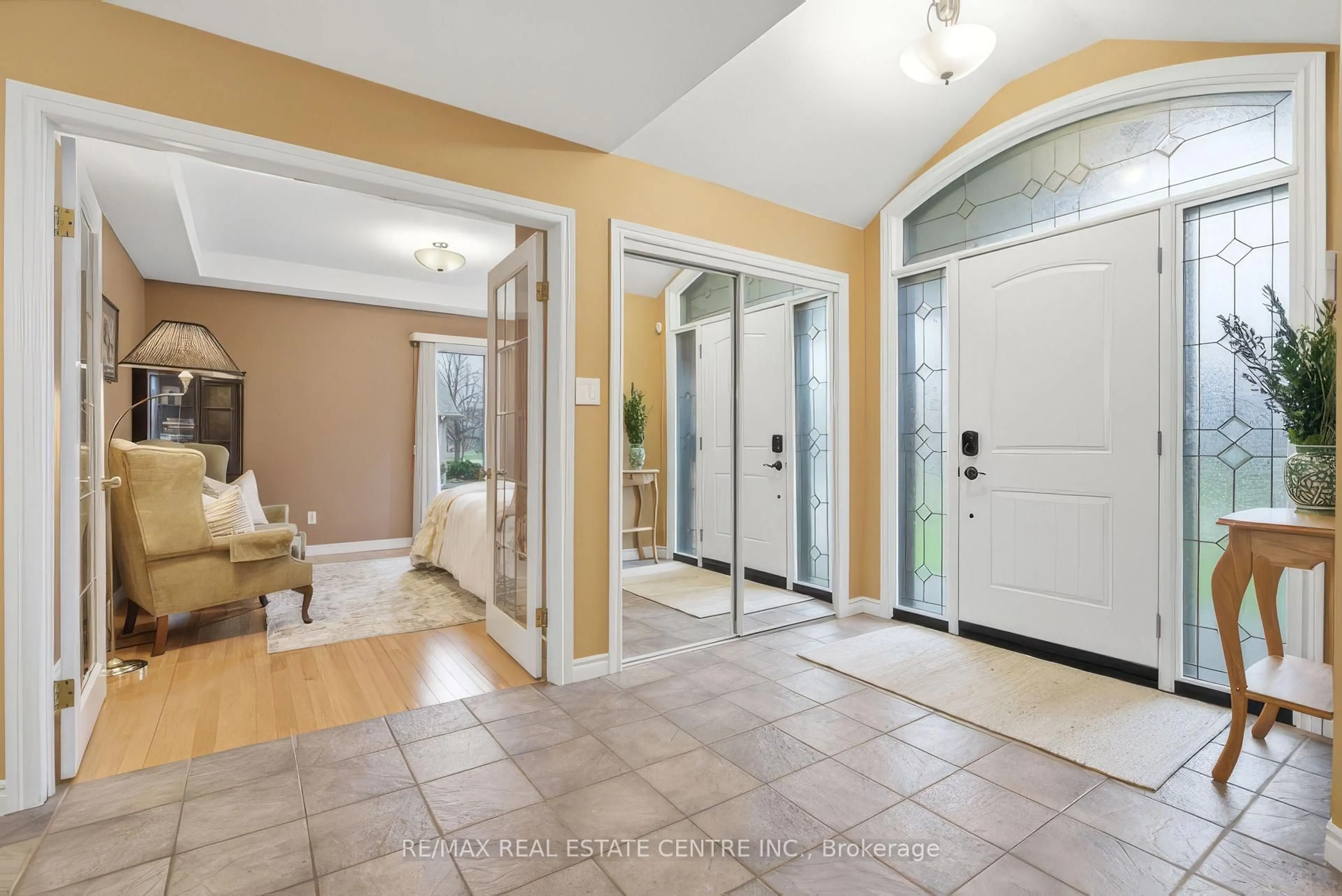 Indoor entryway for 38 Rhine Meadow Rd, Woolwich Ontario N0B 2M1