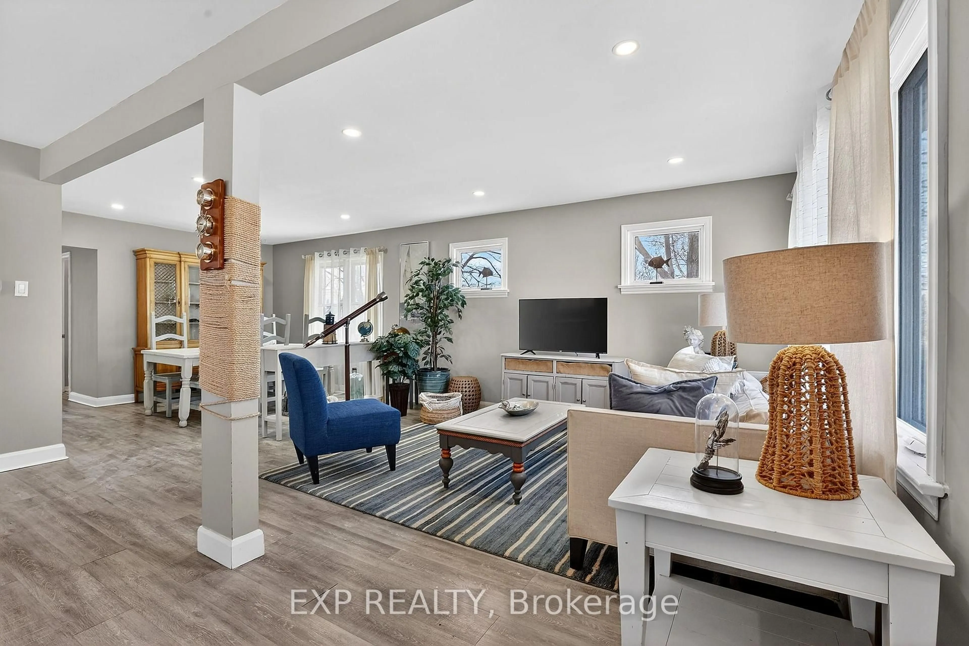 Living room with furniture, unknown for 370 Clarence St, Port Colborne Ontario L3K 3H2