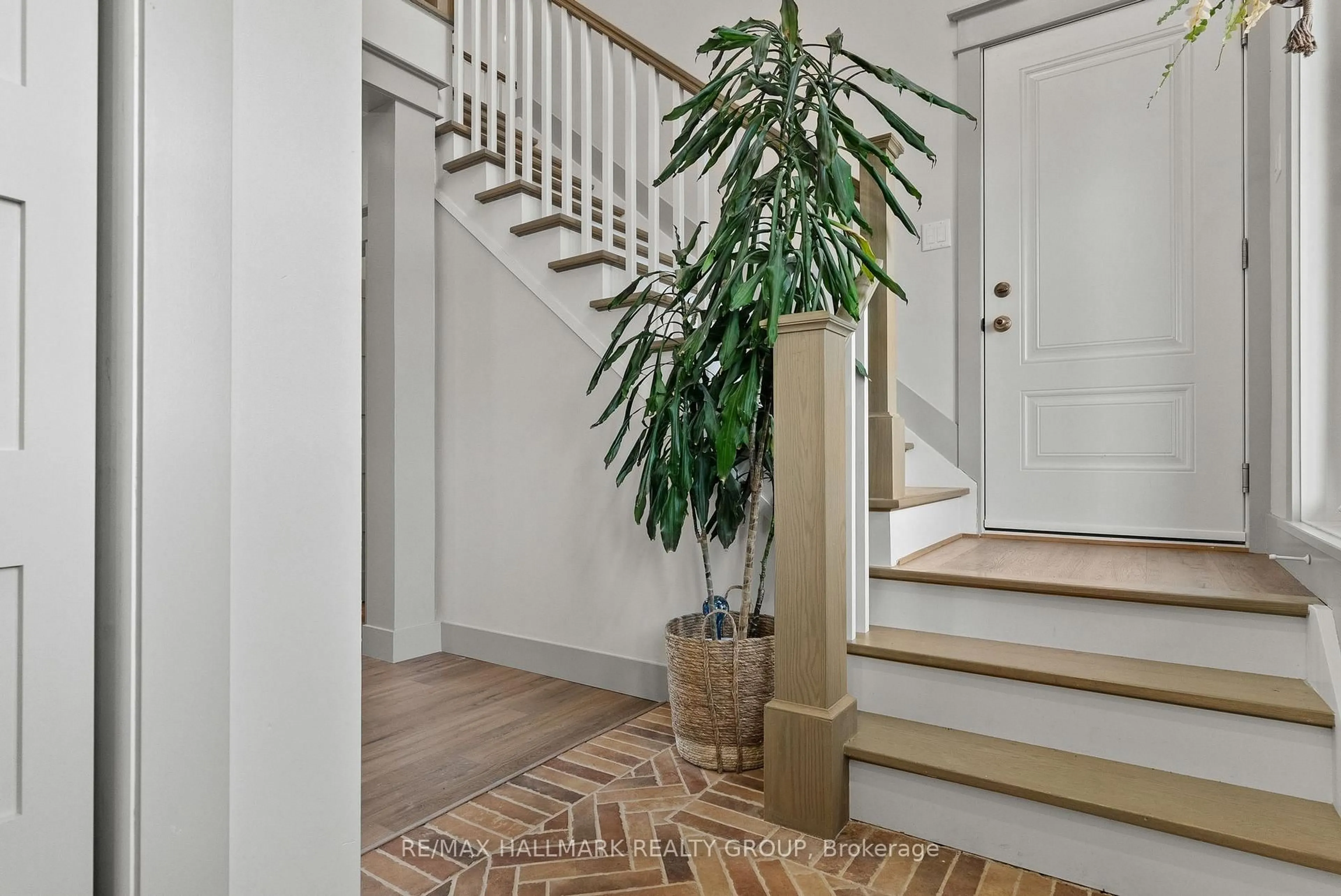 Indoor entryway for 71 Cayer St, The Nation Ontario K0A 3C0