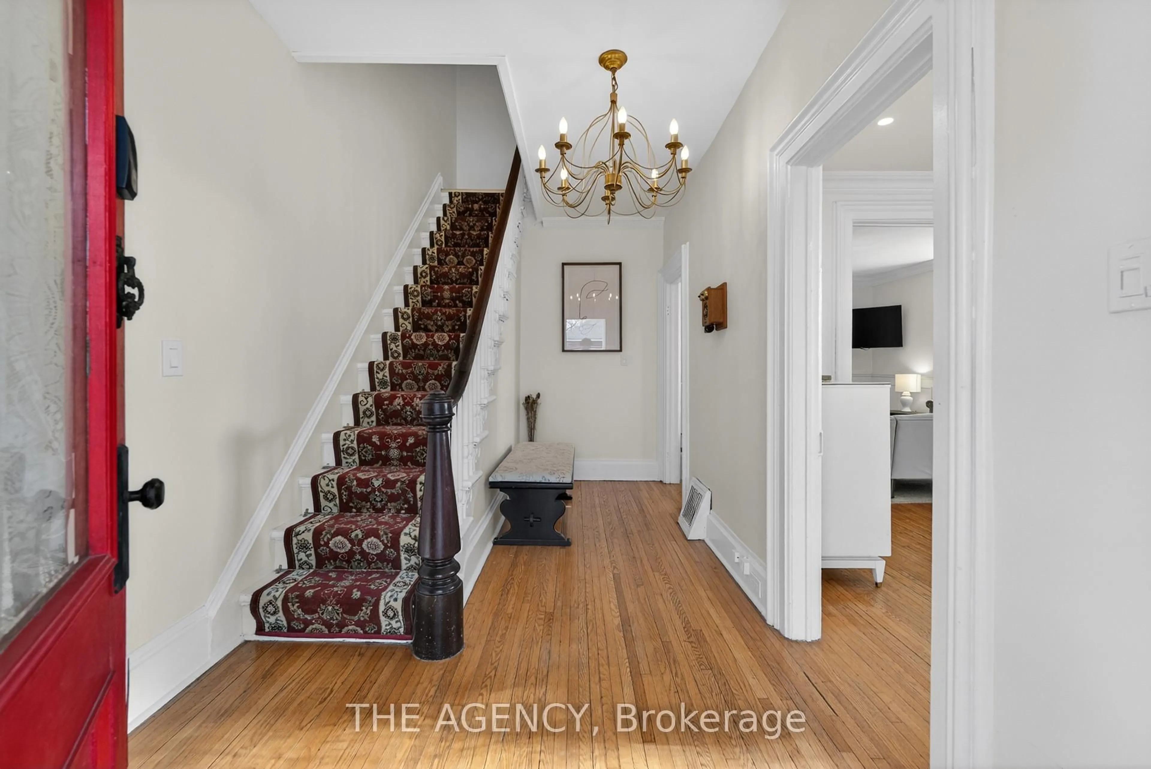 Indoor entryway for 4456 Park St, Niagara Falls Ontario L2E 2P6