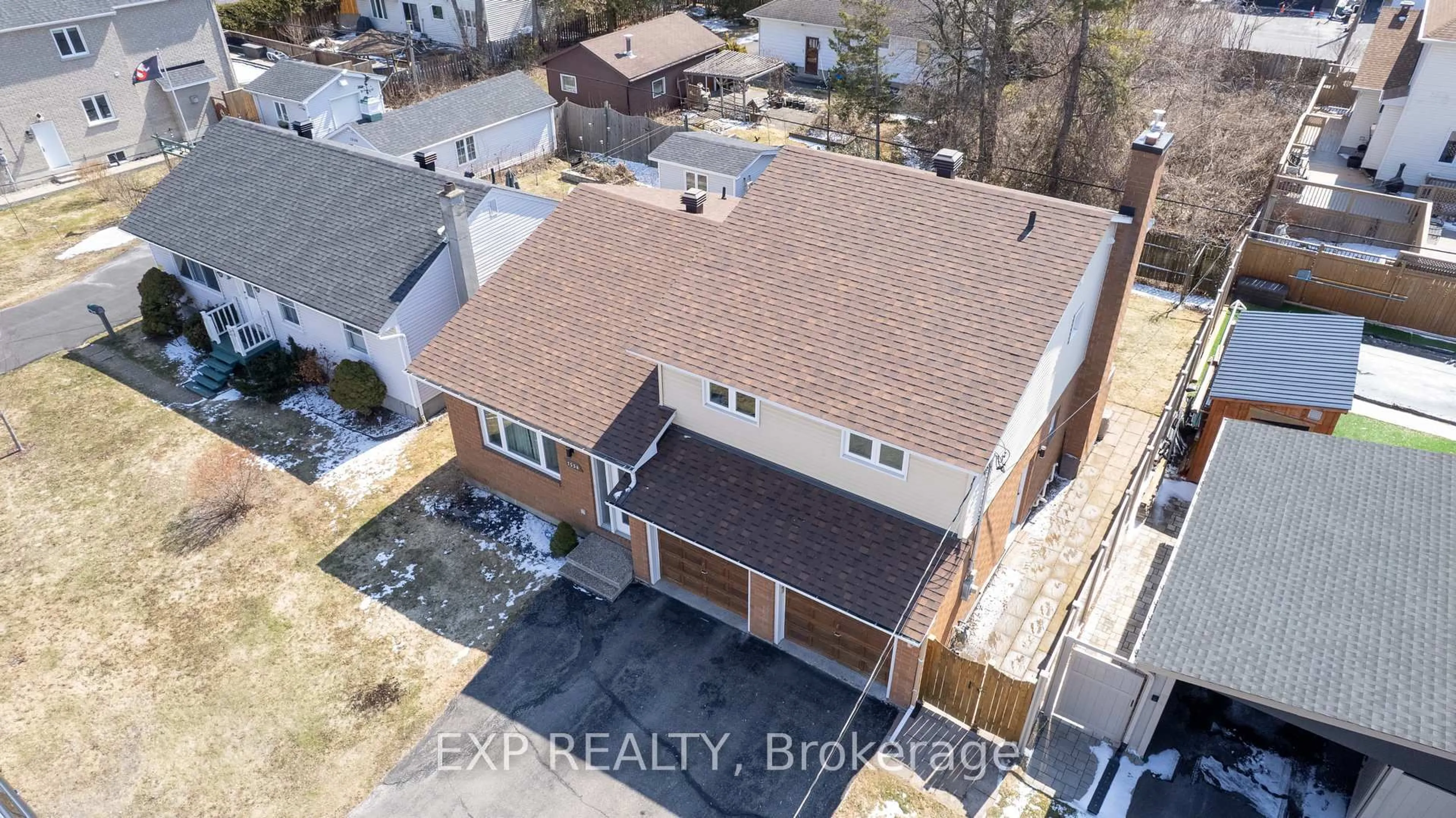 A pic from outside/outdoor area/front of a property/back of a property/a pic from drone, street for 1534 Rosebella Ave, Ottawa Ontario K1T 1E8