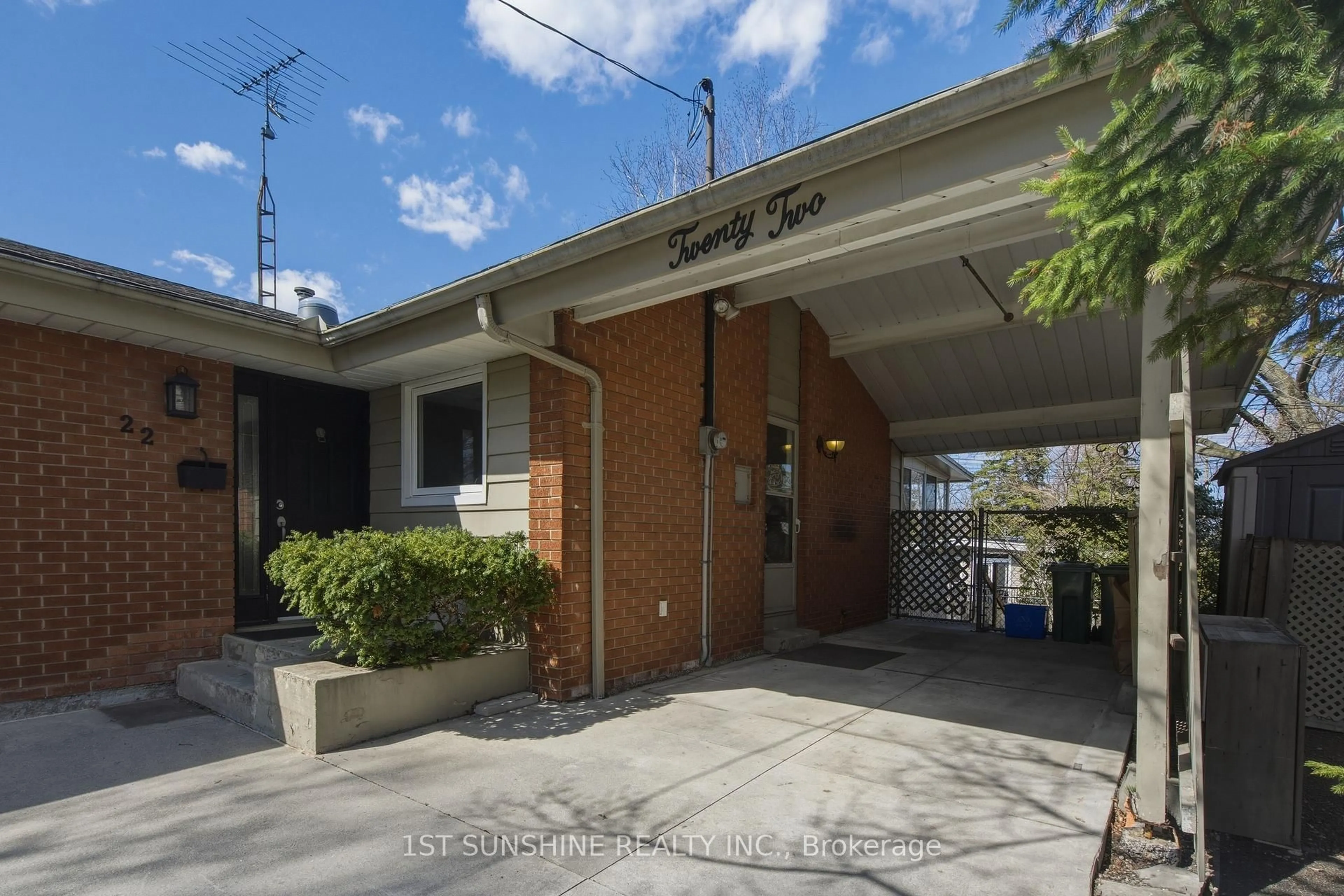 Patio, street for 22 Westaway Pl, Hamilton Ontario L9C 2G1