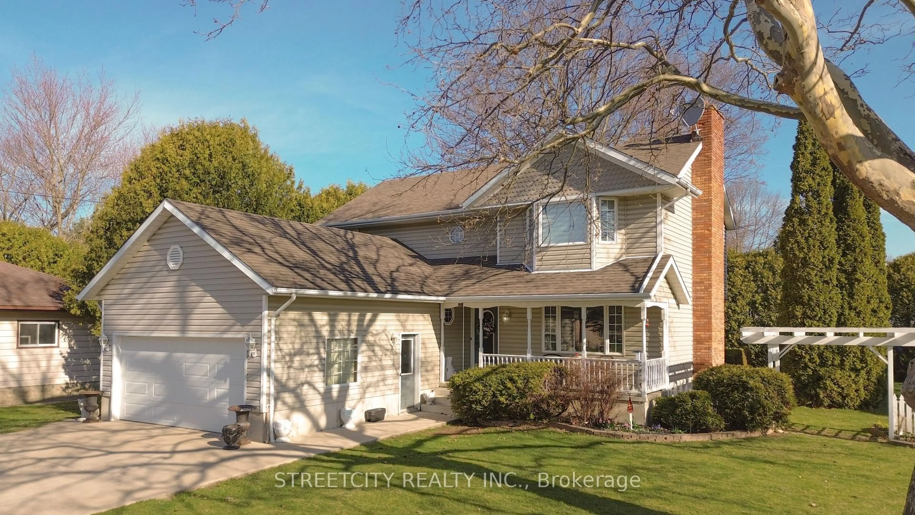 Home with vinyl exterior material, street for 518 Camden St, Chatham-Kent Ontario N0P 1M0
