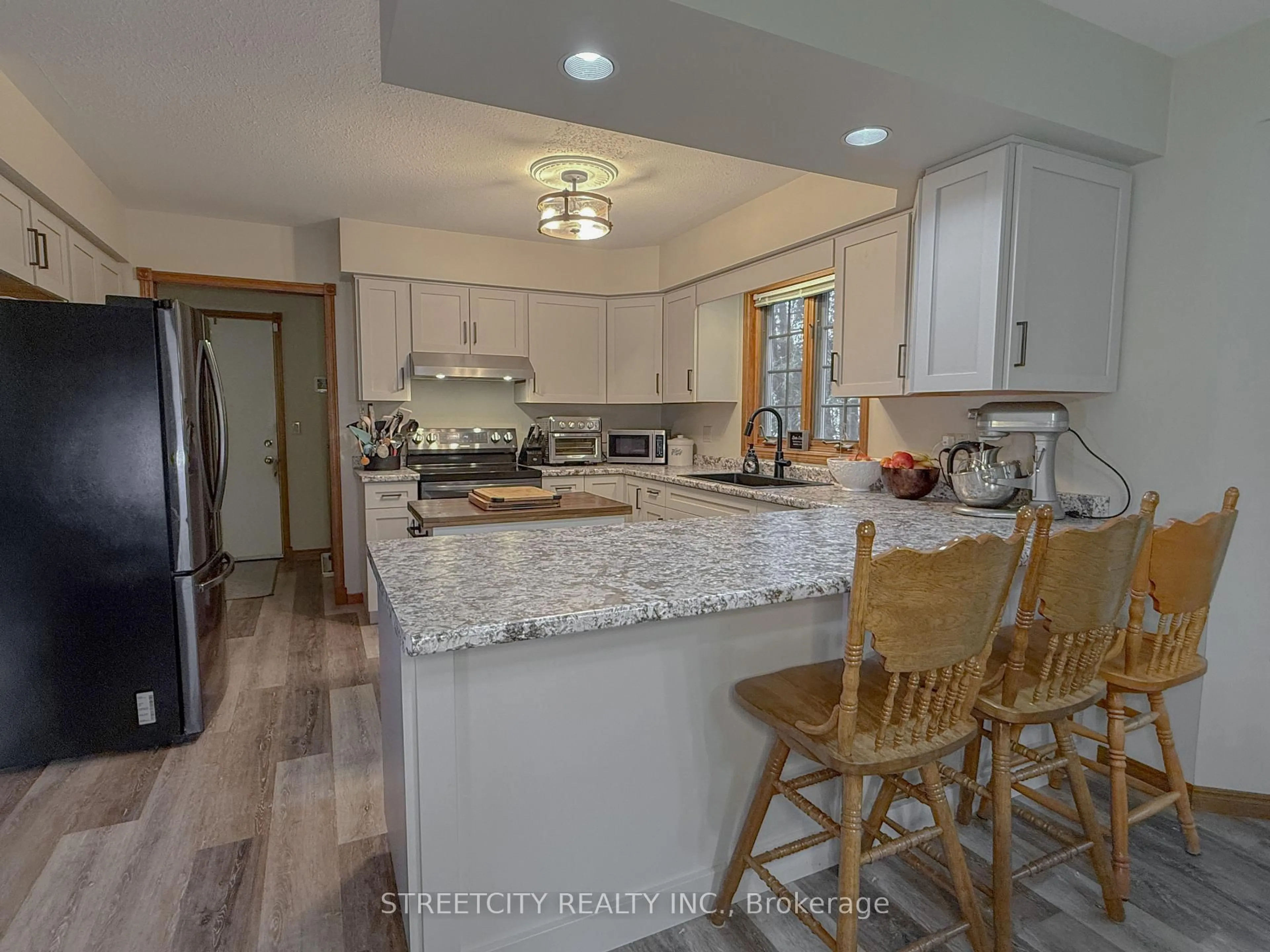 Open concept kitchen, unknown for 518 Camden St, Chatham-Kent Ontario N0P 1M0