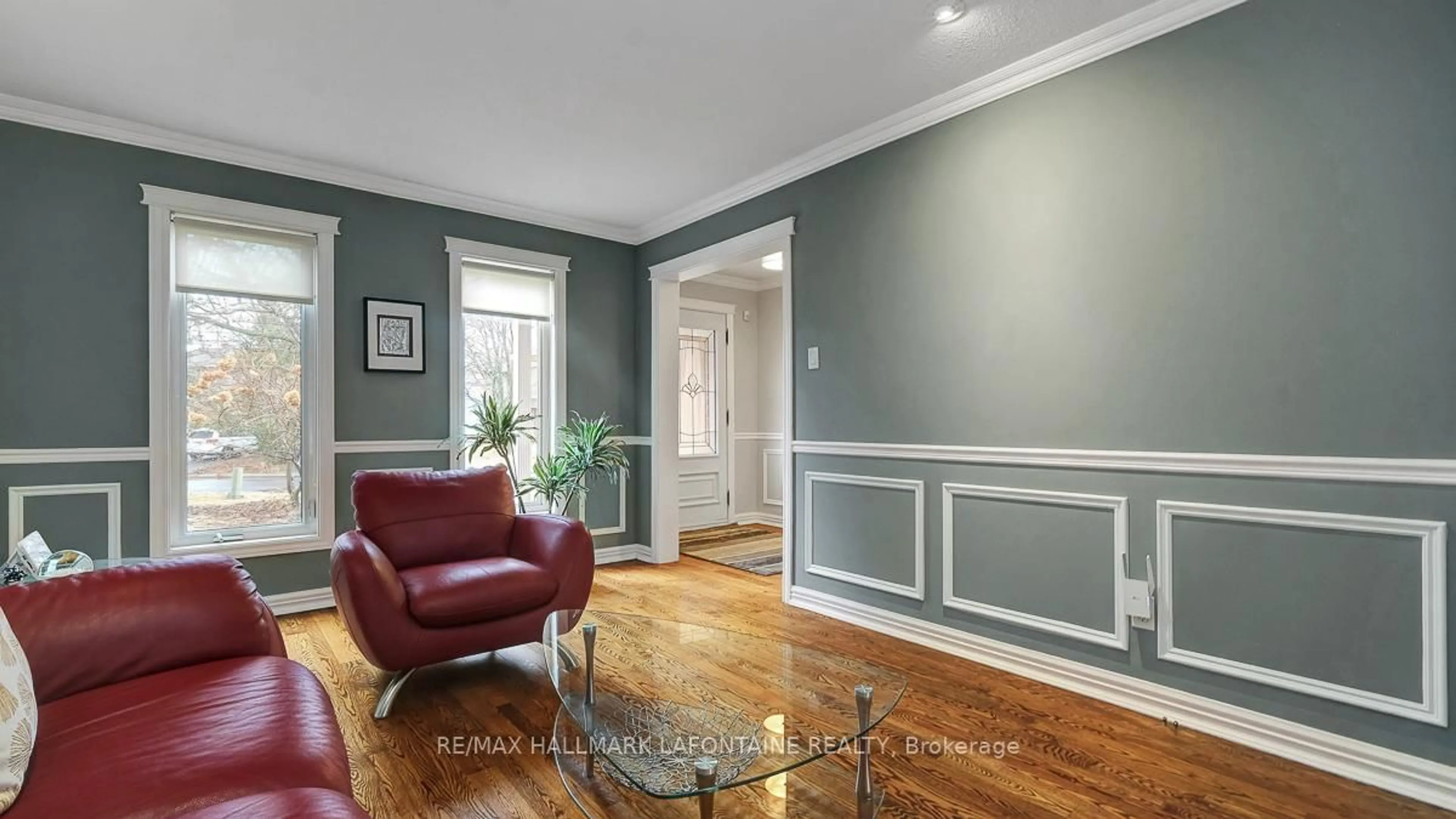 Living room with furniture, unknown for 1288 Turner Cres, Orleans Ontario K1E 2Y4