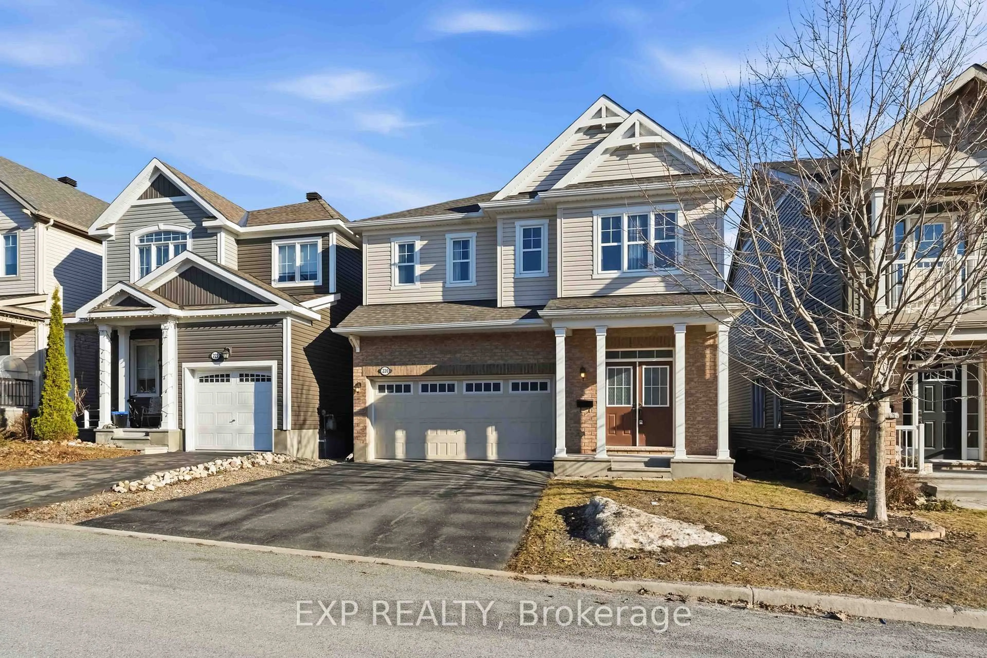 A pic from outside/outdoor area/front of a property/back of a property/a pic from drone, street for 220 Willowdusk St, Ottawa Ontario K2M 0L3