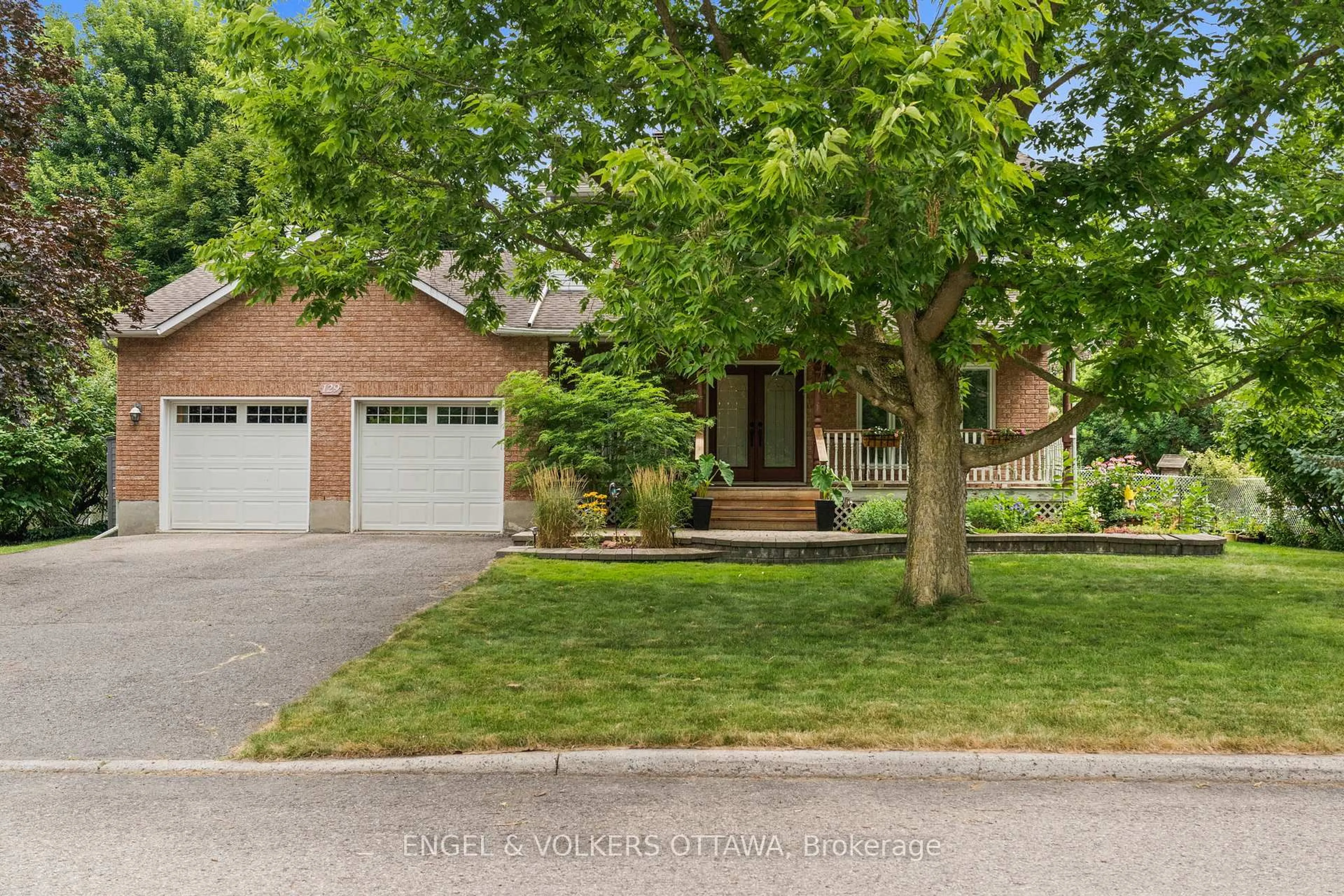 Home with brick exterior material, street for 129 Corvinelli Cres, Russell Ontario K4R 1G4