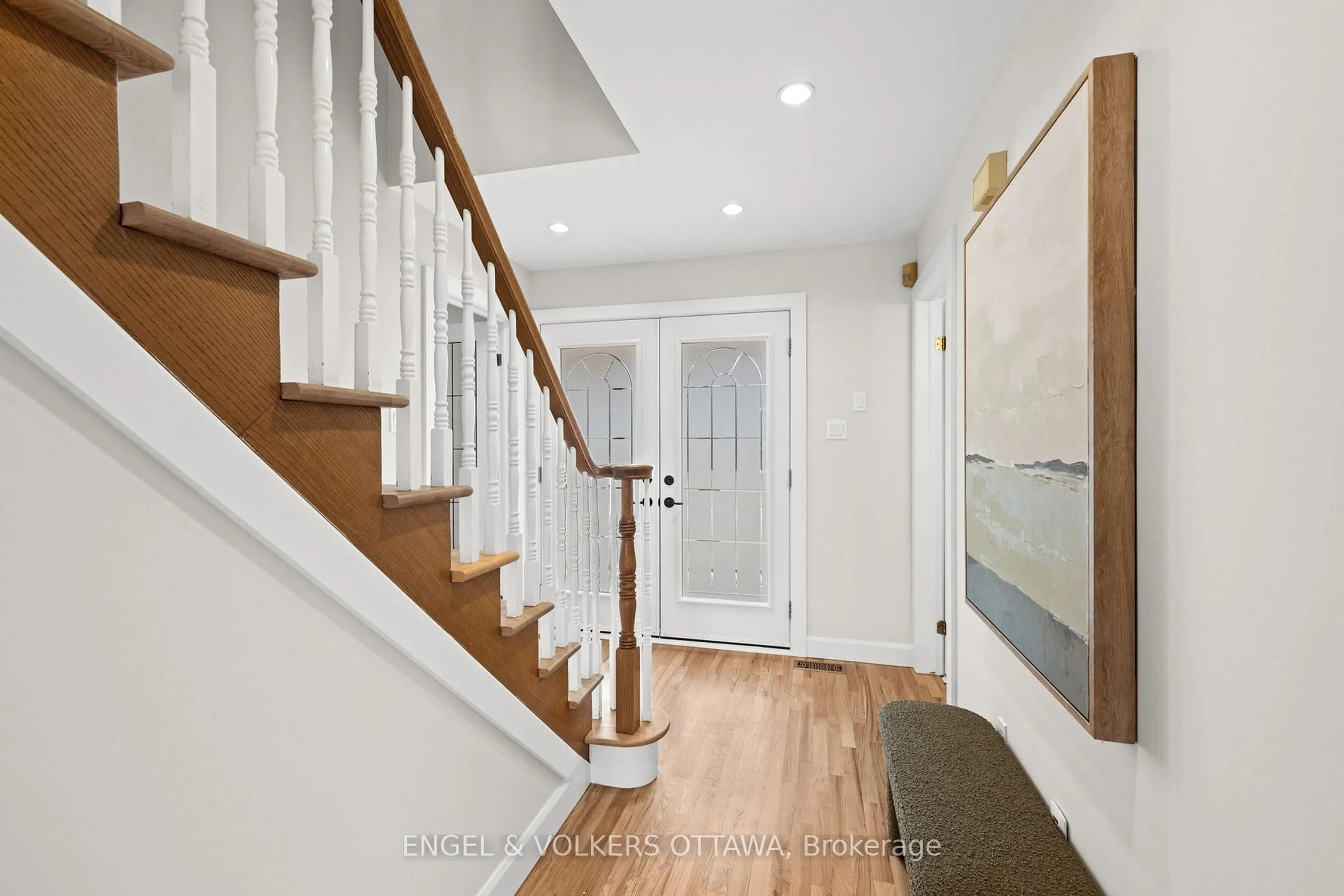 Indoor entryway for 129 Corvinelli Cres, Russell Ontario K4R 1G4