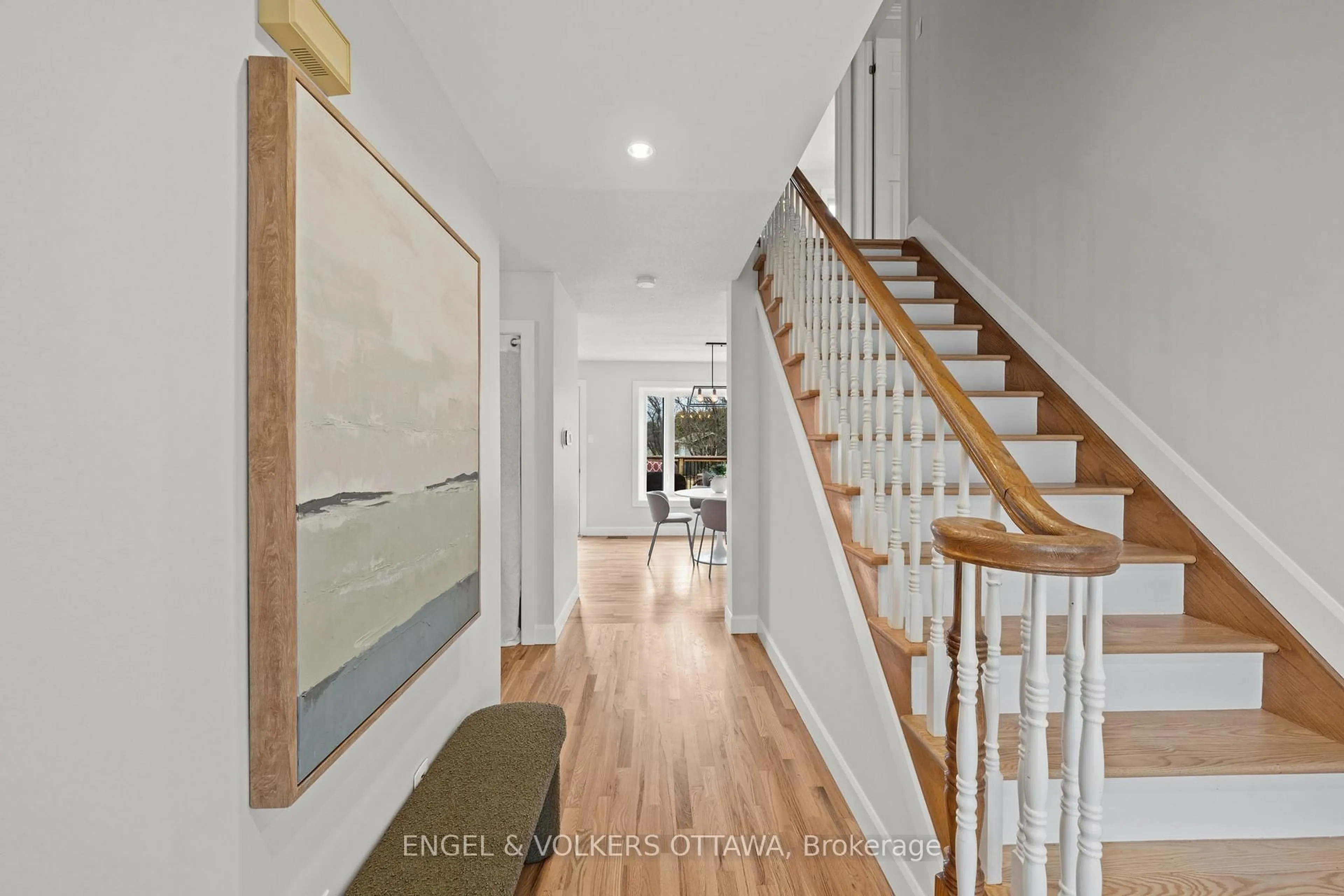 Indoor entryway for 129 Corvinelli Cres, Russell Ontario K4R 1G4