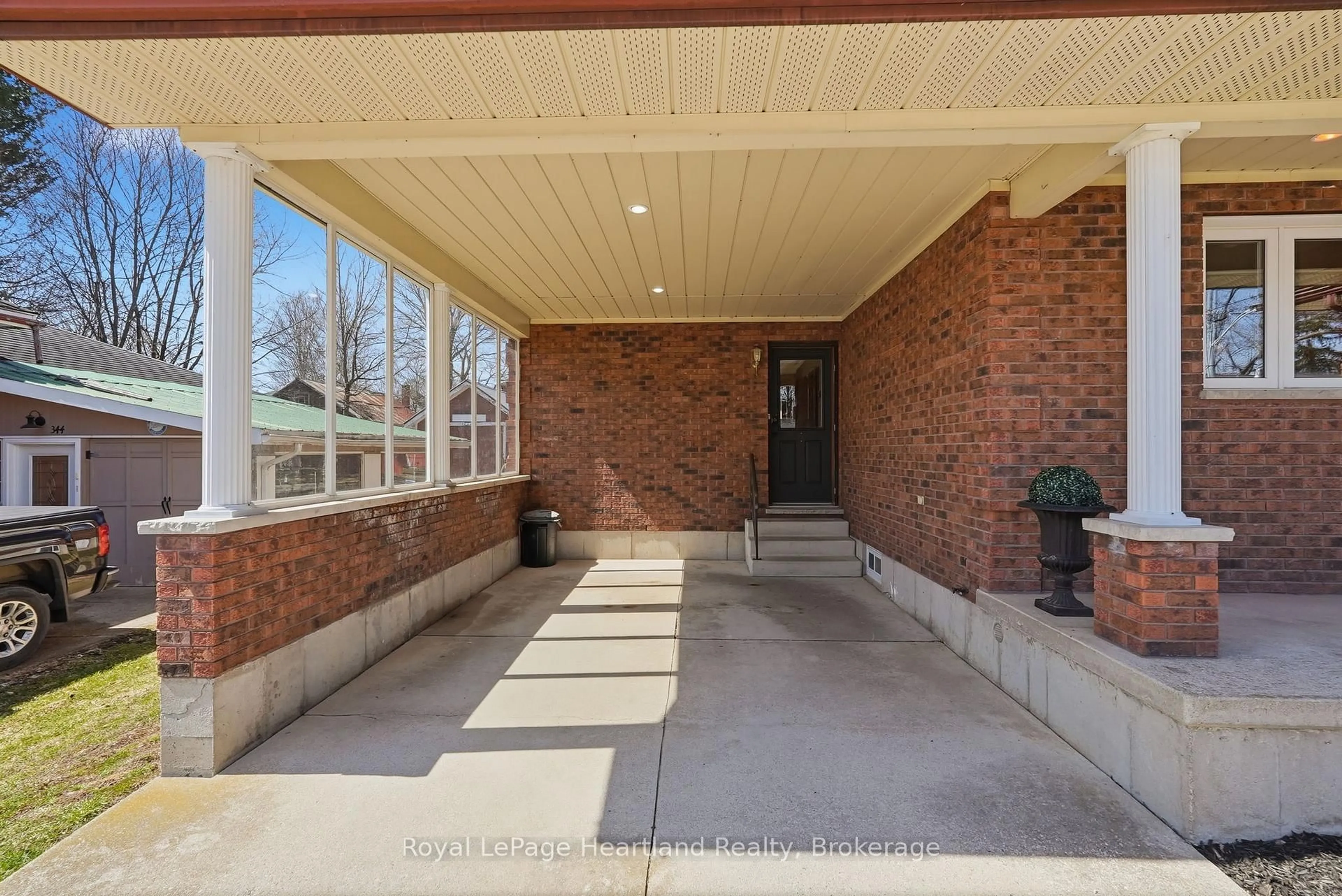 Indoor entryway for 350 Edward St, North Huron Ontario N0G 2W0
