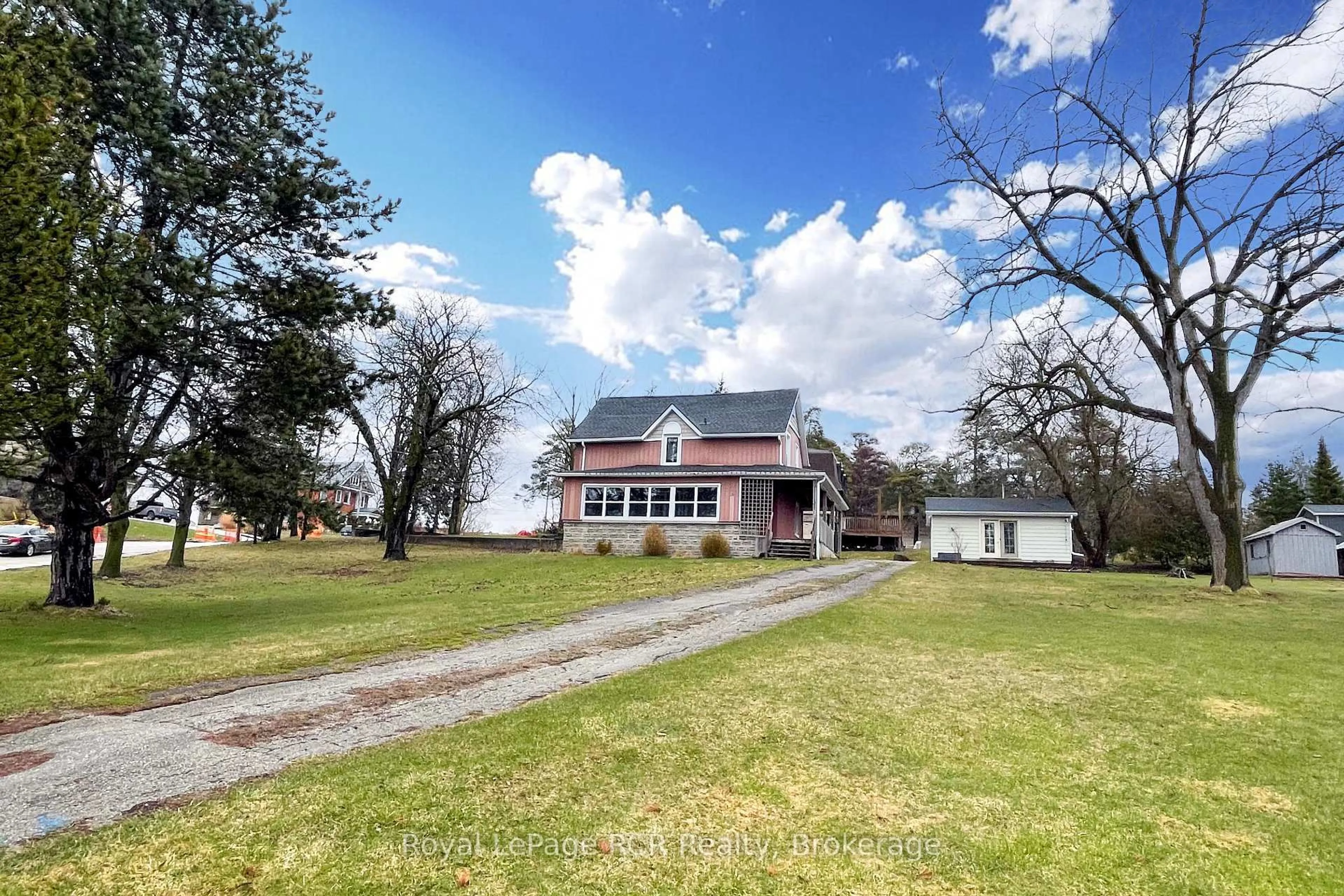 A pic from outside/outdoor area/front of a property/back of a property/a pic from drone, unknown for 10 Walker St, Brockton Ontario N0G 2V0
