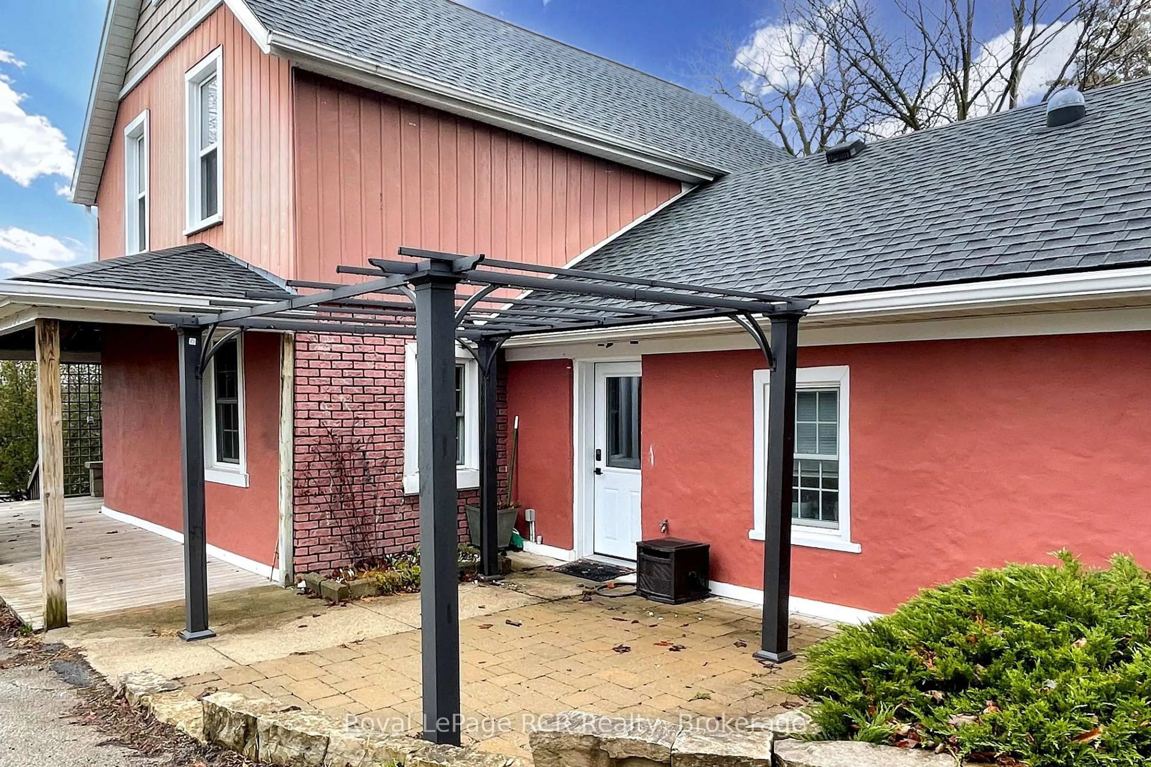 Unknown for 10 Walker St, Brockton Ontario N0G 2V0