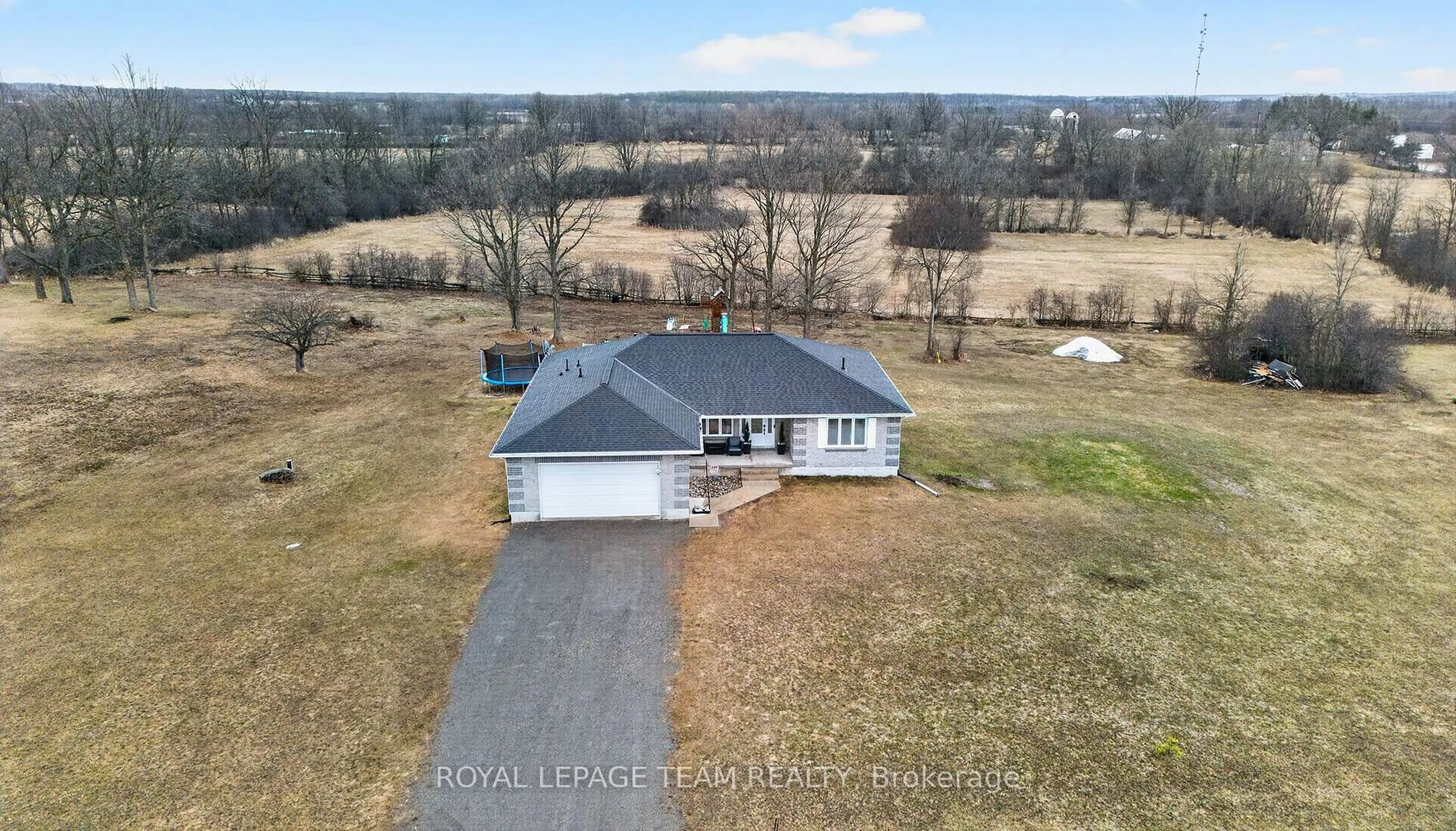 A pic from outside/outdoor area/front of a property/back of a property/a pic from drone, water/lake/river/ocean view for 281 Bristow Dr, Smiths Falls Ontario K7A 5B8