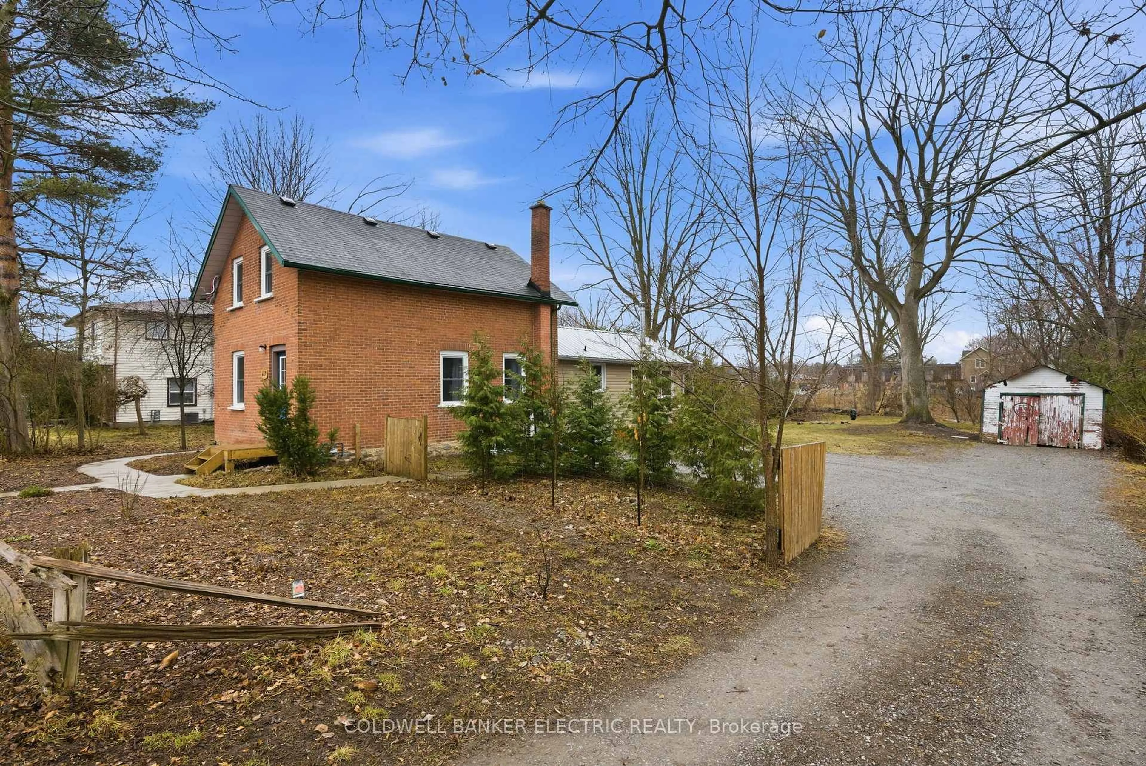 A pic from outside/outdoor area/front of a property/back of a property/a pic from drone, street for 607 Armour Rd, Peterborough Ontario K9H 1Z3