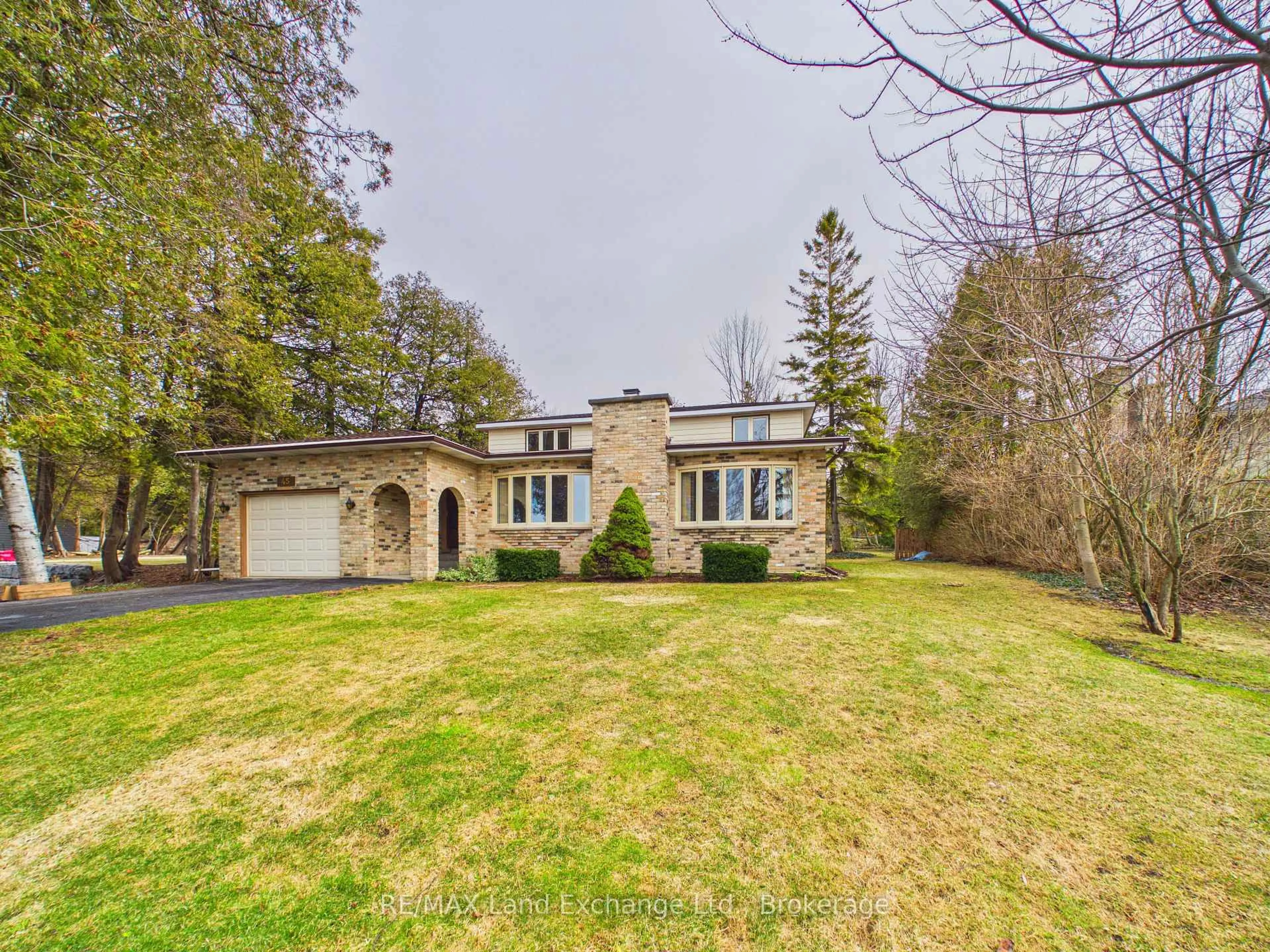 A pic from outside/outdoor area/front of a property/back of a property/a pic from drone, street for 45 Goderich St, Kincardine Ontario N2Z 2L2