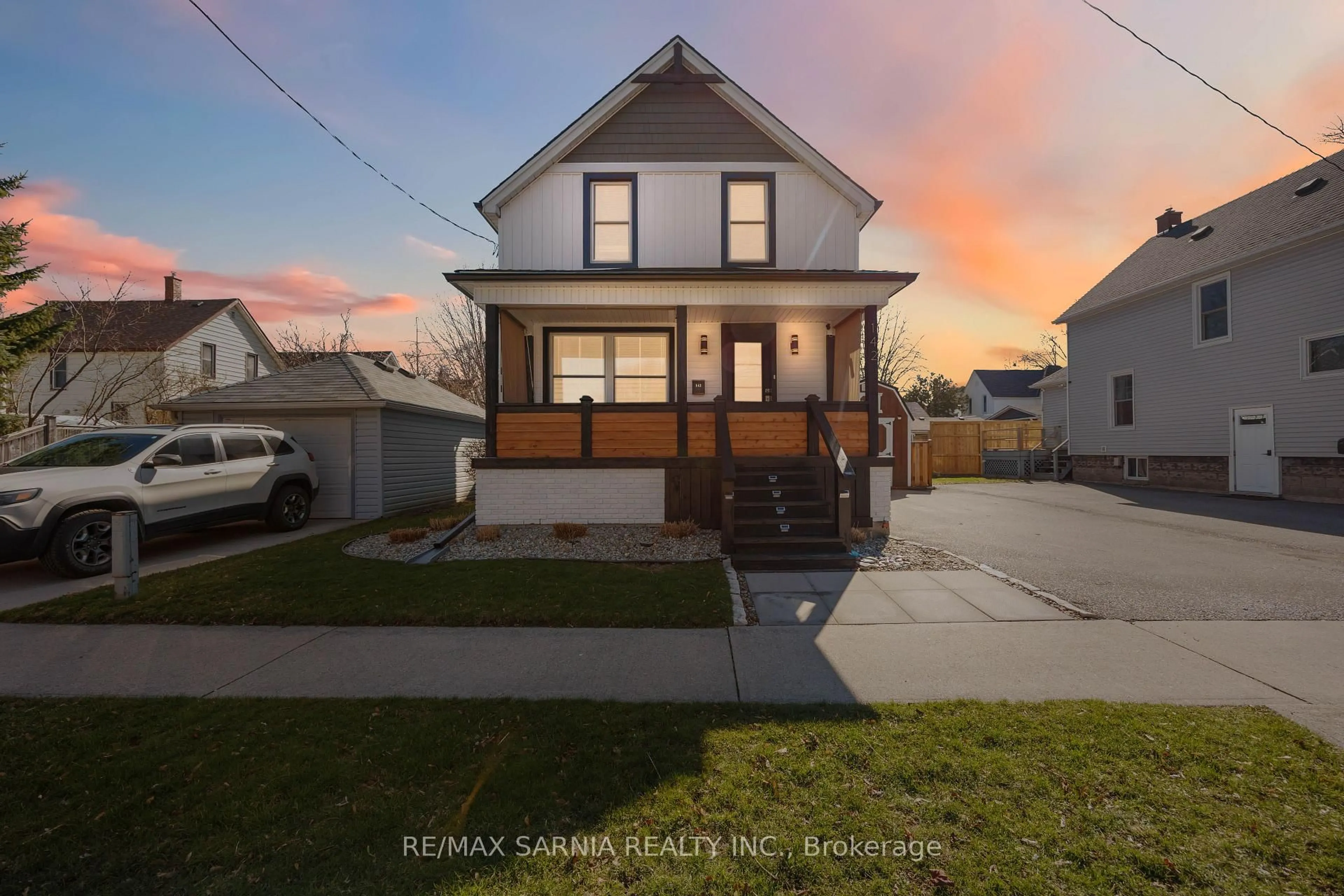 Unknown for 142 Mackenzie St, Sarnia Ontario N7T 3J3