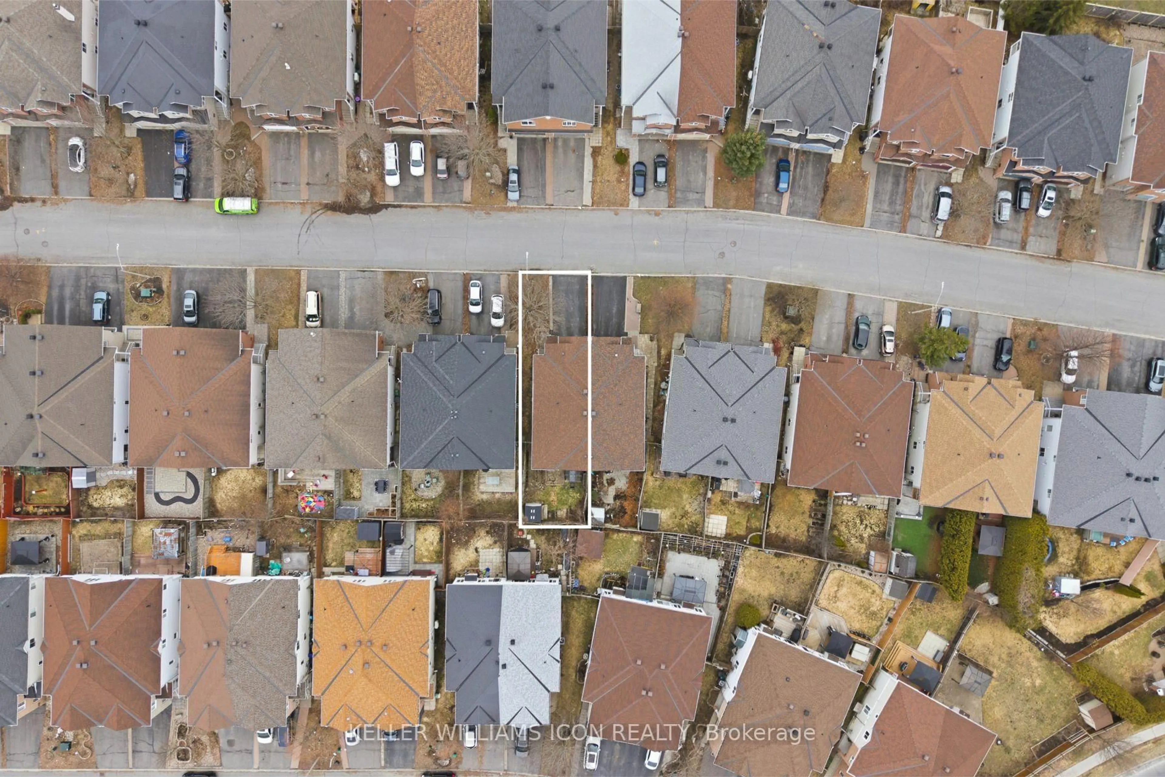 A pic from outside/outdoor area/front of a property/back of a property/a pic from drone, street for 125 Castle Glen Cres, Ottawa Ontario K2L 4G9