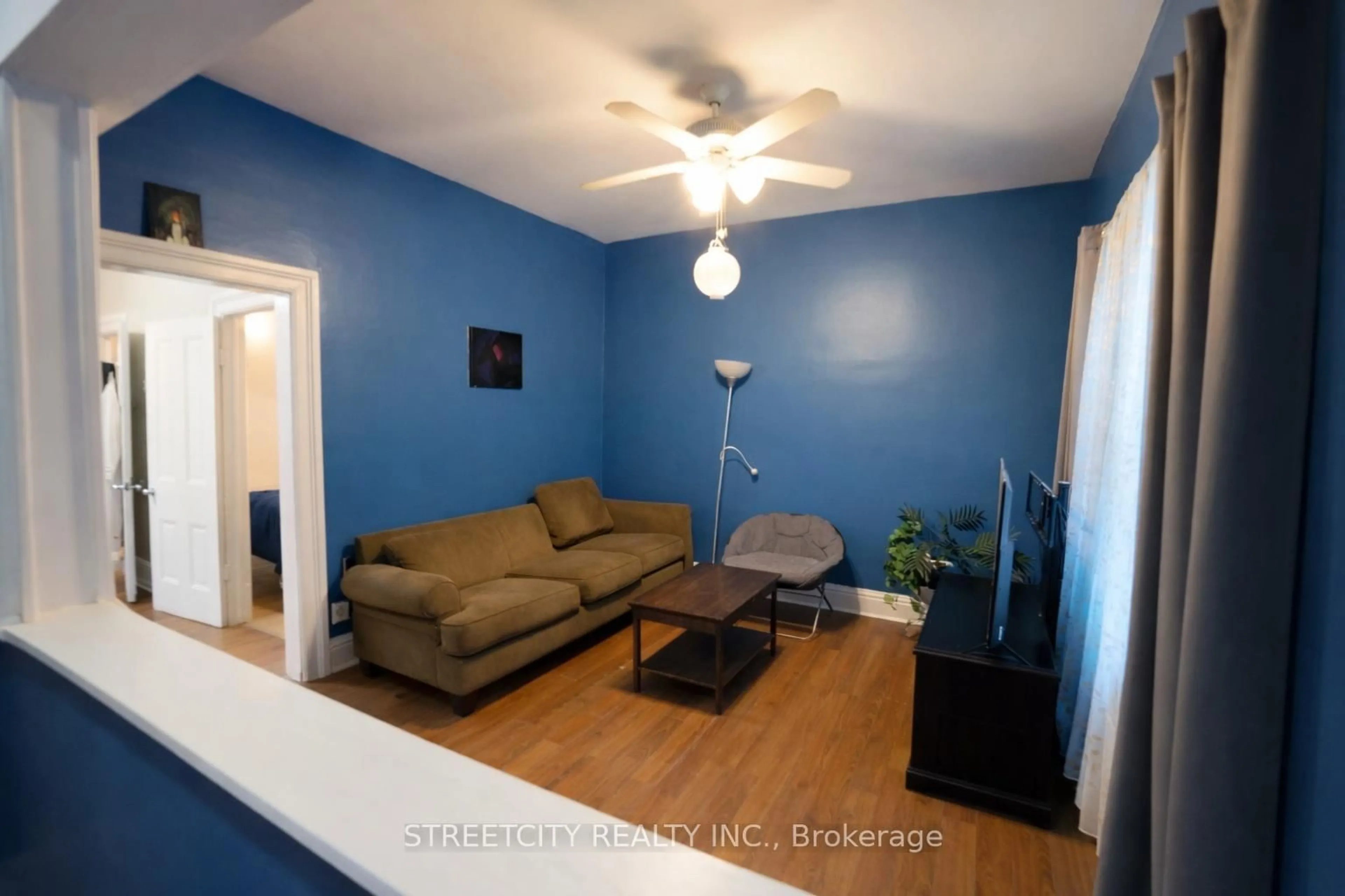 A pic of a room for 513 Hill St, London East Ontario N6B 1E8