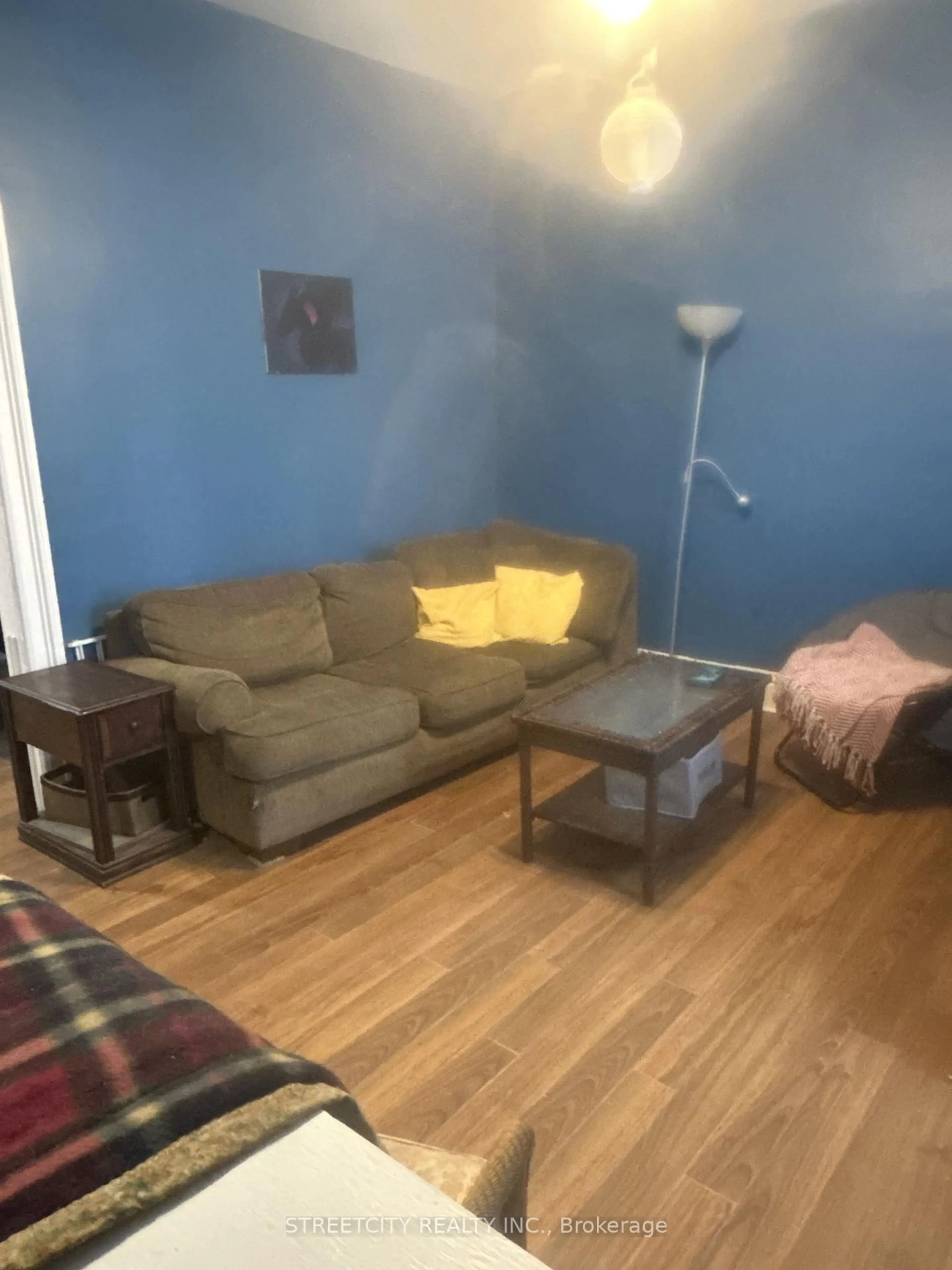 A pic of a room for 513 Hill St, London East Ontario N6B 1E8