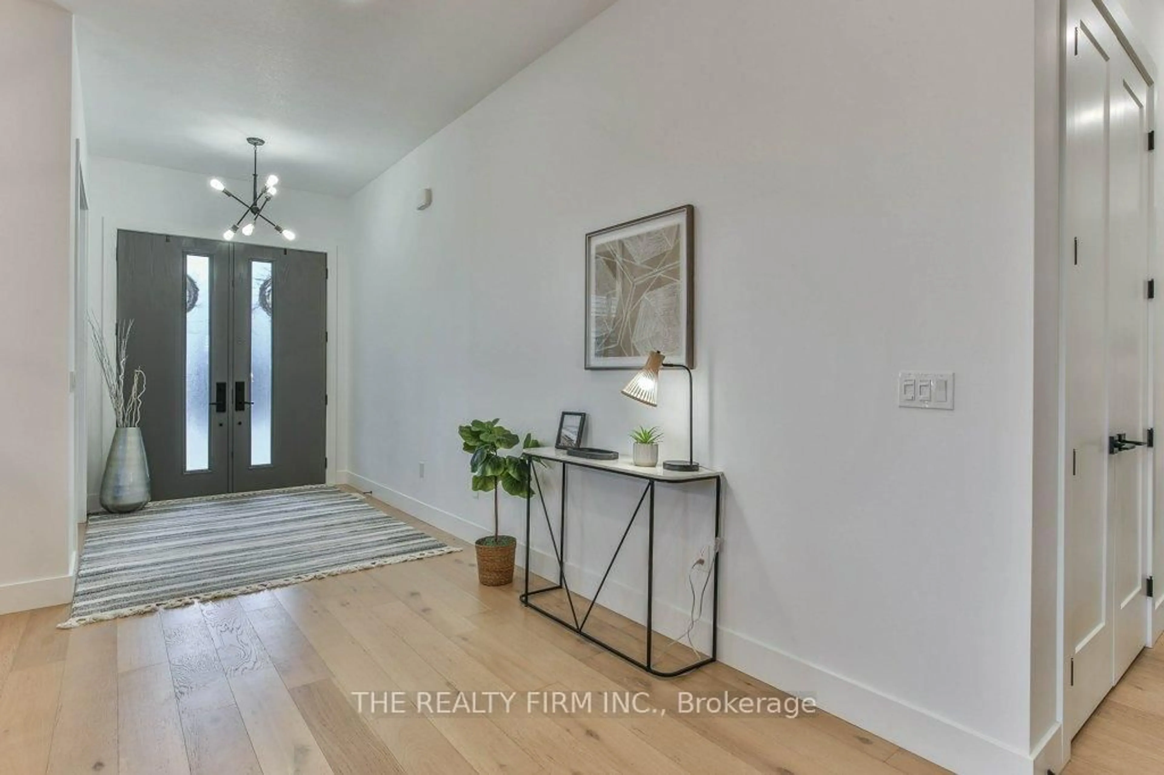 Indoor entryway for 4 SYCAMORE Rd, Southwold Ontario N5P 0G6