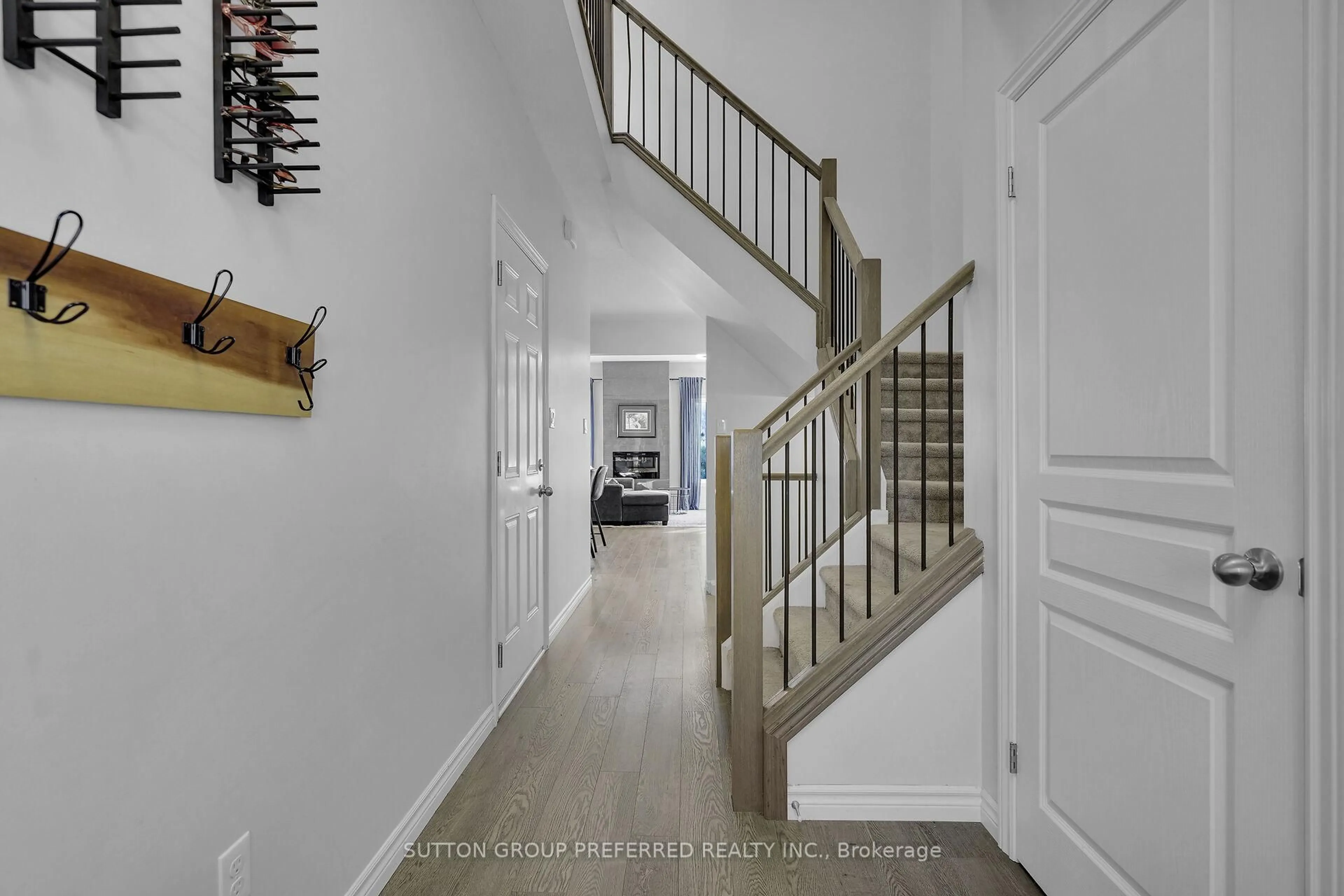 Indoor foyer for 1924 Cedarhollow Blvd #23, London North Ontario N5X 0C3