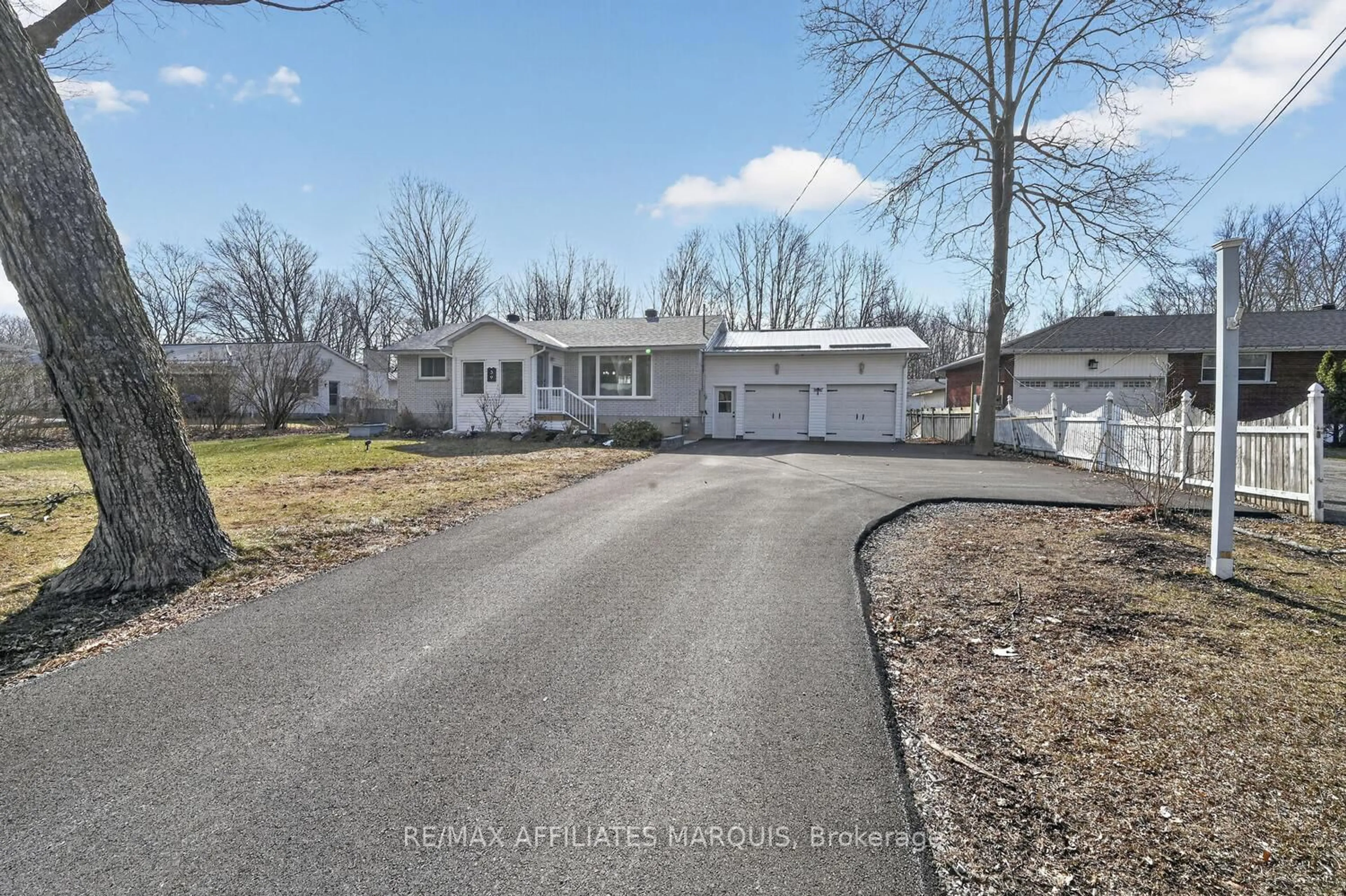 A pic from outside/outdoor area/front of a property/back of a property/a pic from drone, street for 39 Golf Club Rd, Rideau Lakes Ontario K7A 4S5