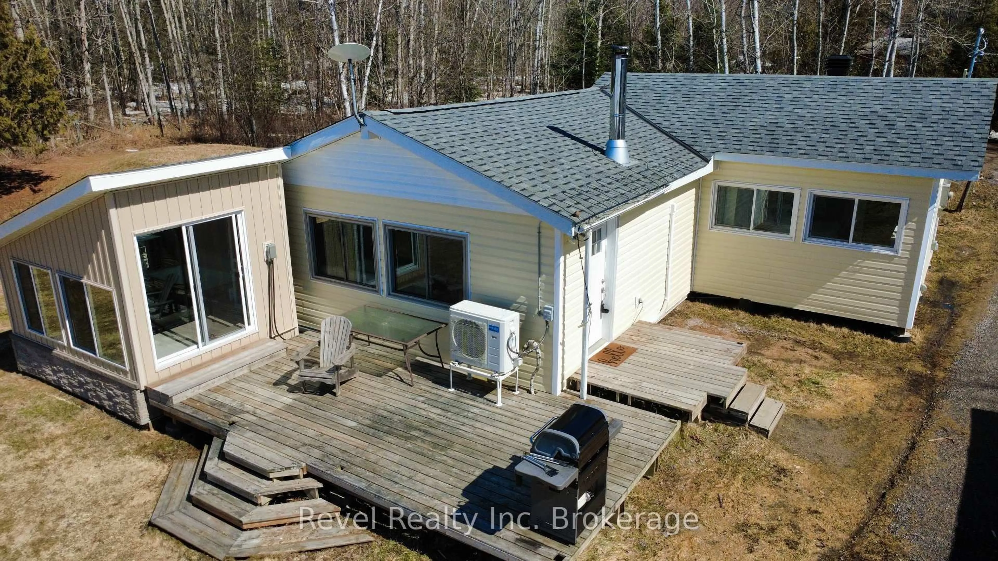 A pic from outside/outdoor area/front of a property/back of a property/a pic from drone, building for 286 Mallard Haven Rd, Chisholm Ontario P0H 1B0