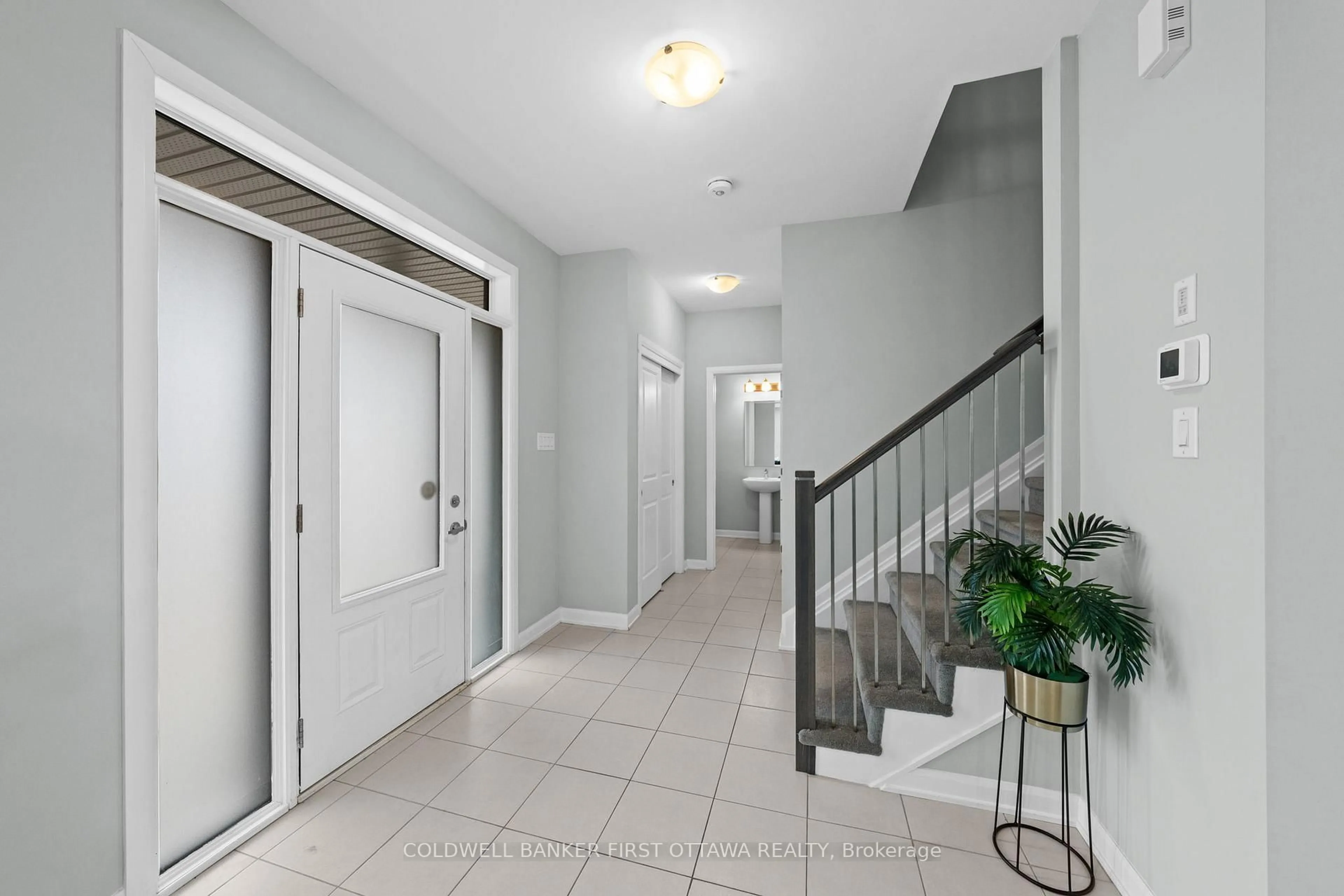 Indoor foyer for 796 Cappamore Dr, Ottawa Ontario K2J 6V6