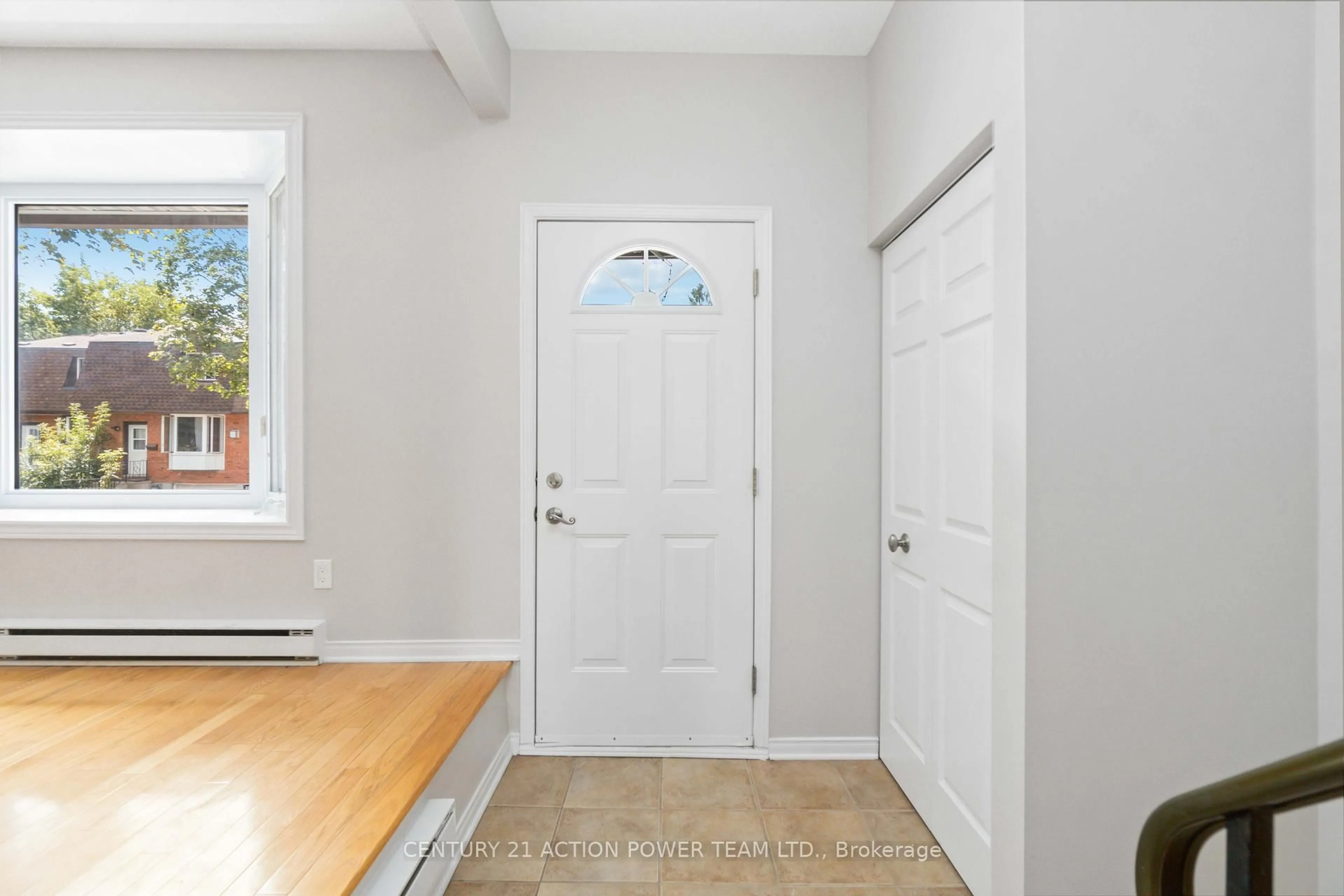 Indoor entryway for 3103 Armada Ave #17, Ottawa Ontario K1T 1T6