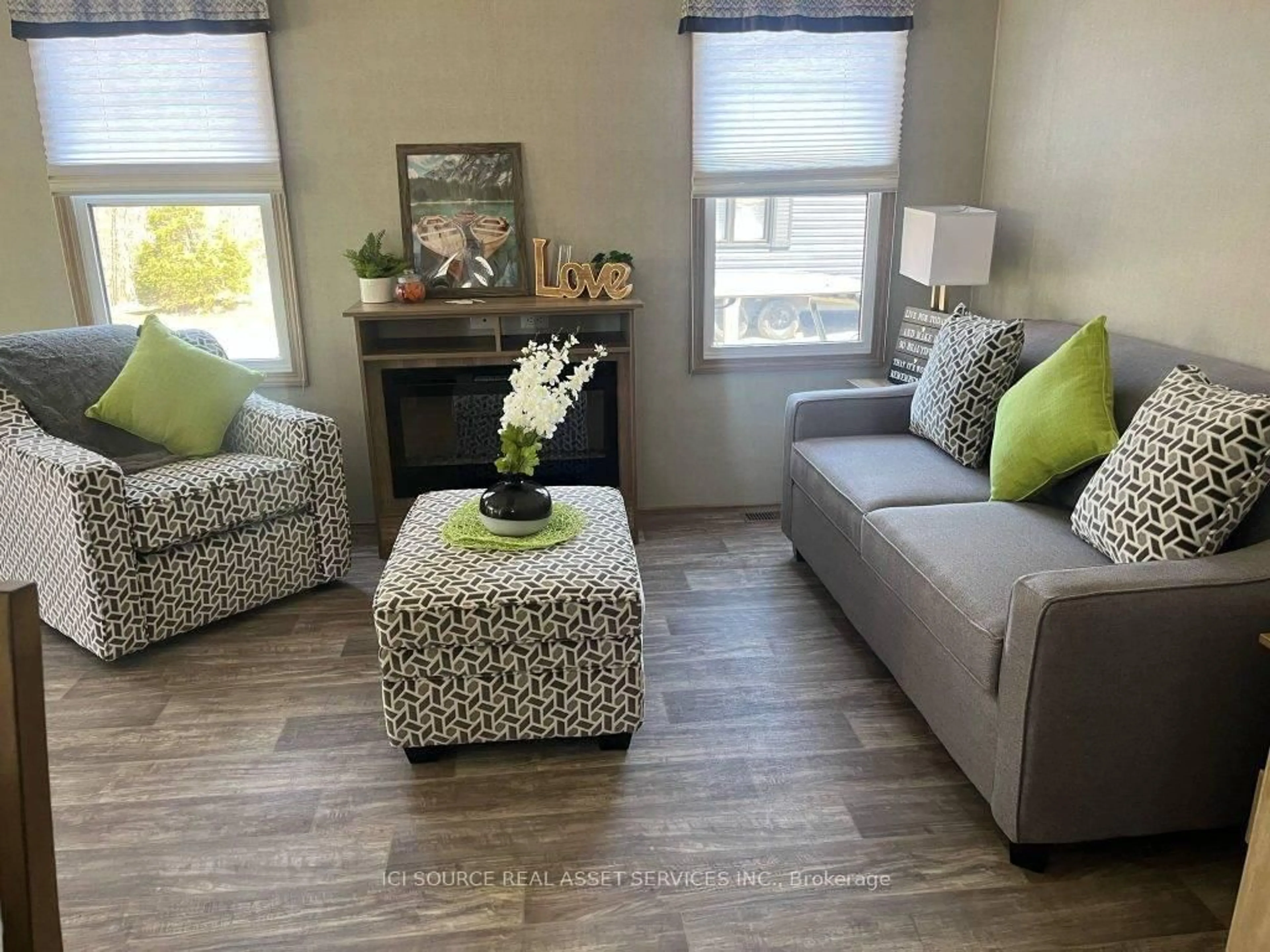 Living room with furniture, wood/laminate floor for 1047 Bonnie Lake Camp Rd #LKR023, Bracebridge Ontario P1L 1W9