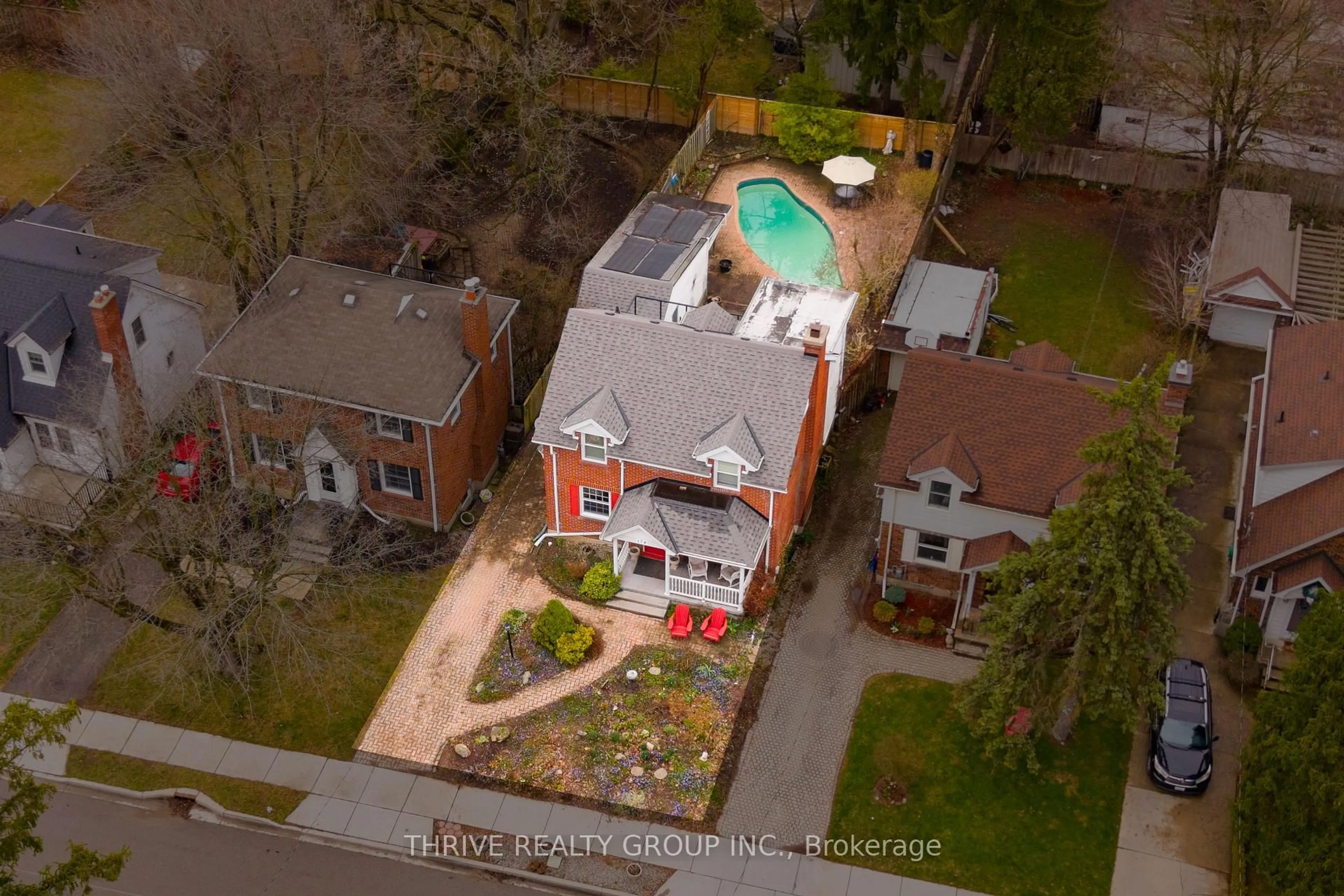 A pic from outside/outdoor area/front of a property/back of a property/a pic from drone, street for 174 Iroquois Ave, London South Ontario N6C 2K8
