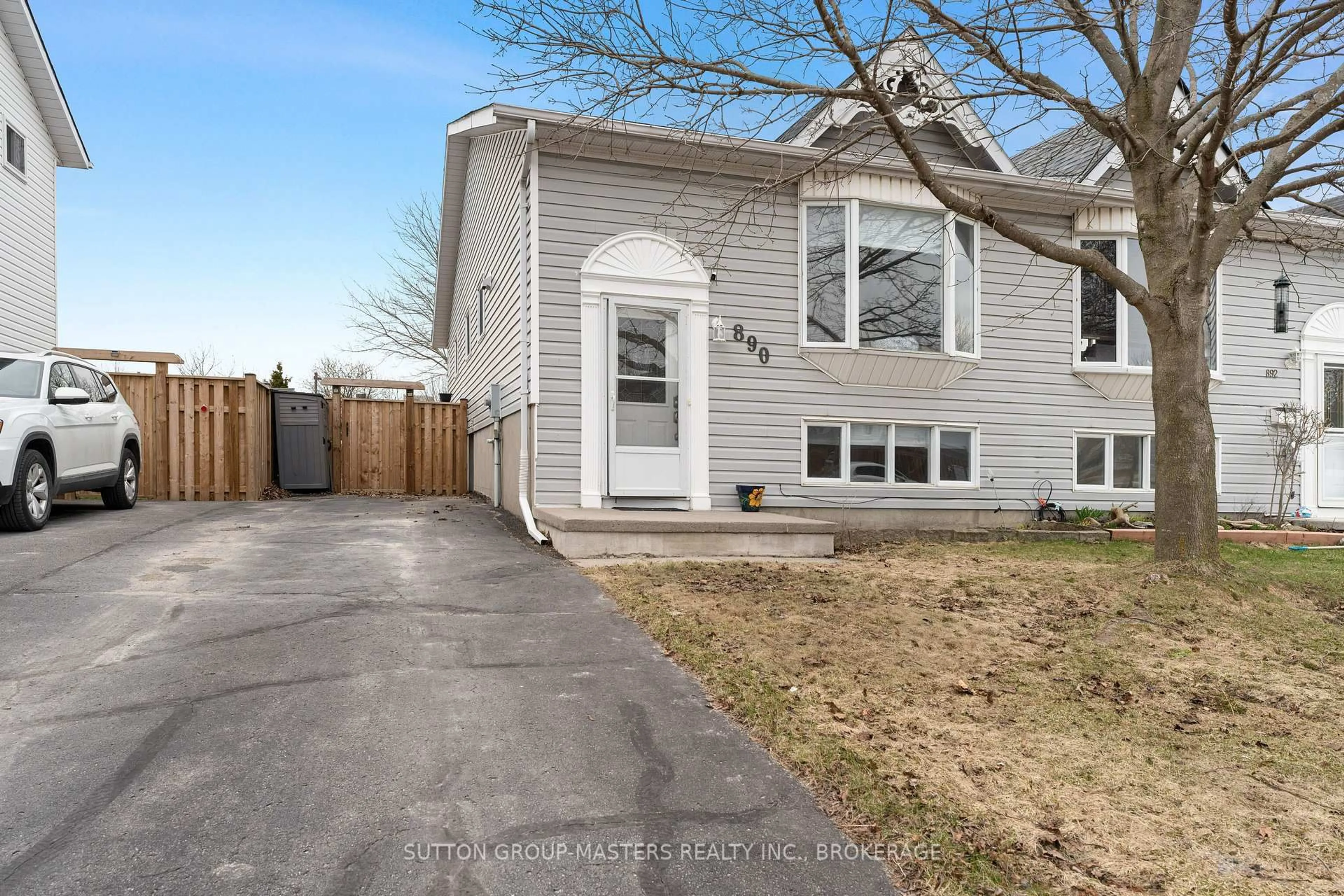 A pic from outside/outdoor area/front of a property/back of a property/a pic from drone, street for 890 Warburton Cres, Kingston Ontario K7M 8L3