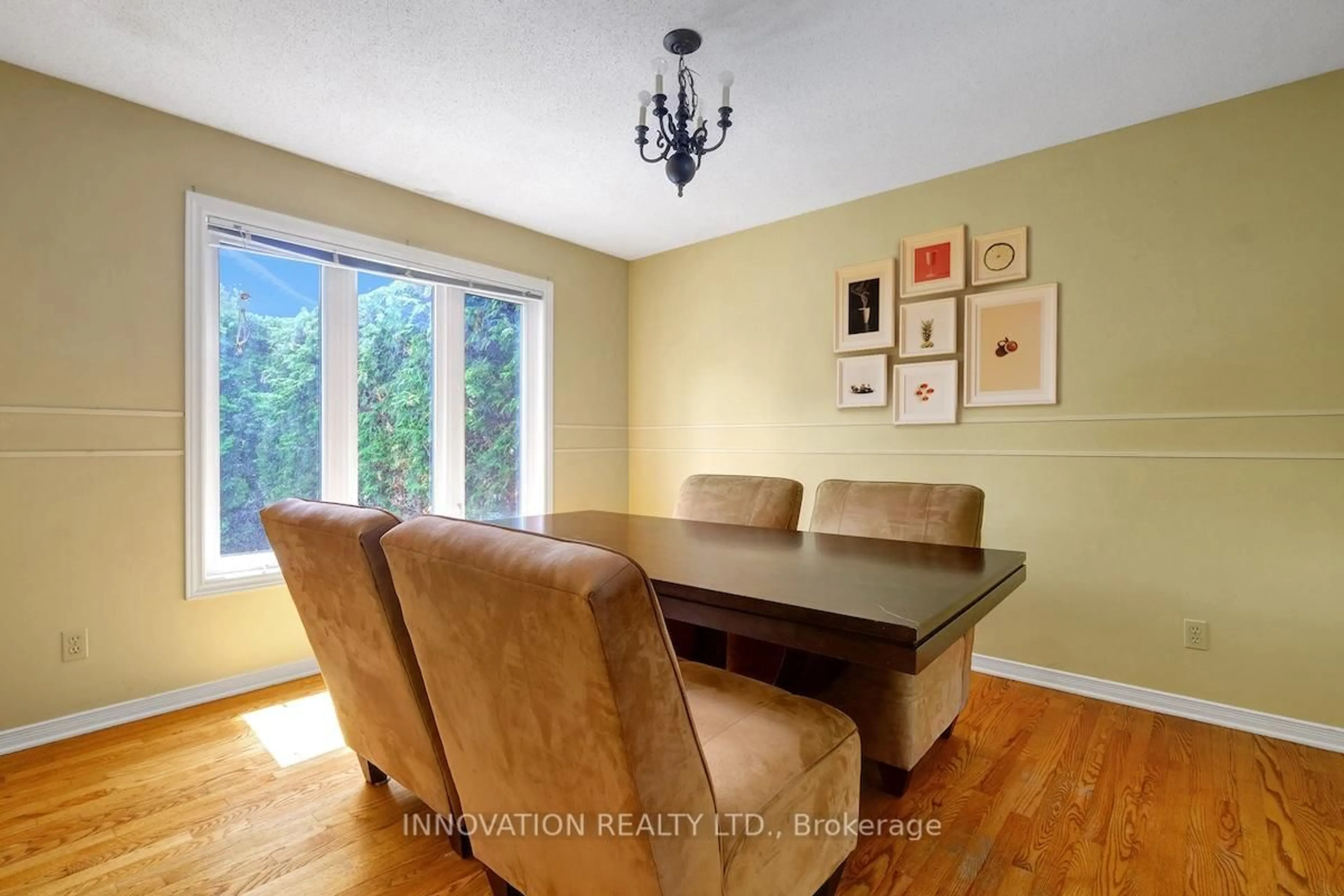 Dining room, wood/laminate floor for 25 SPINDLE Way, Ottawa Ontario K2S 1J3