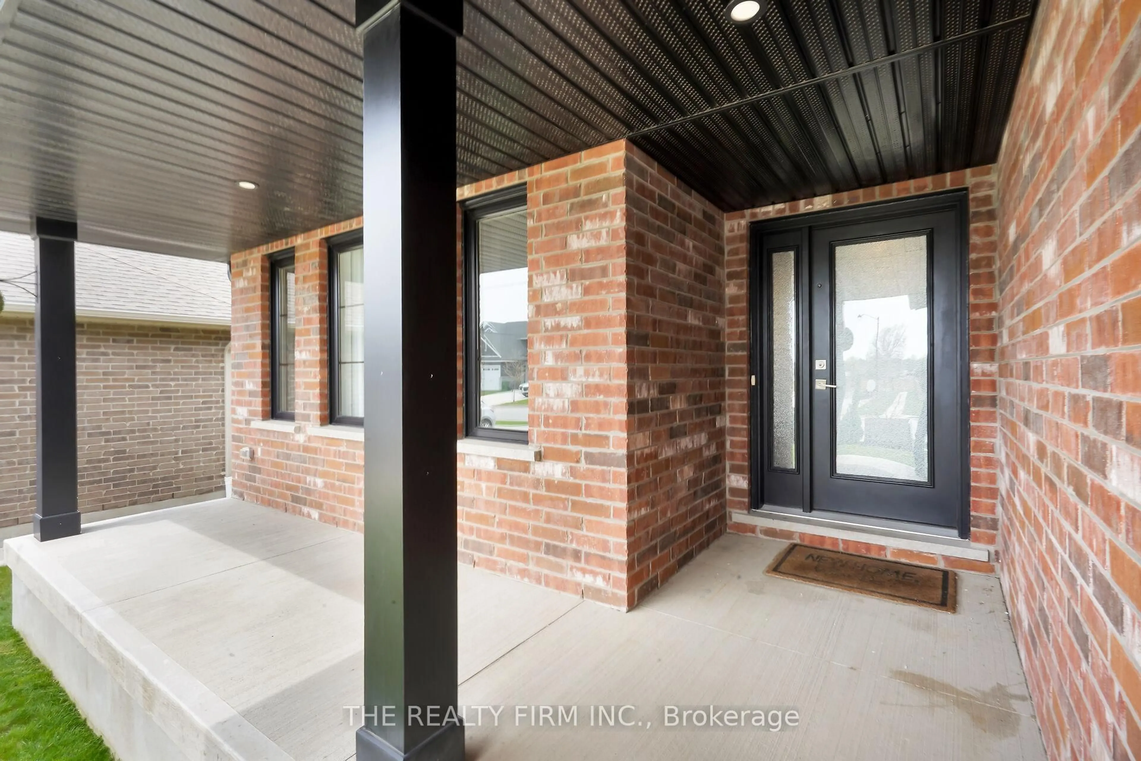 Indoor entryway for 15 Glenwood St, St. Thomas Ontario N5R 0G9