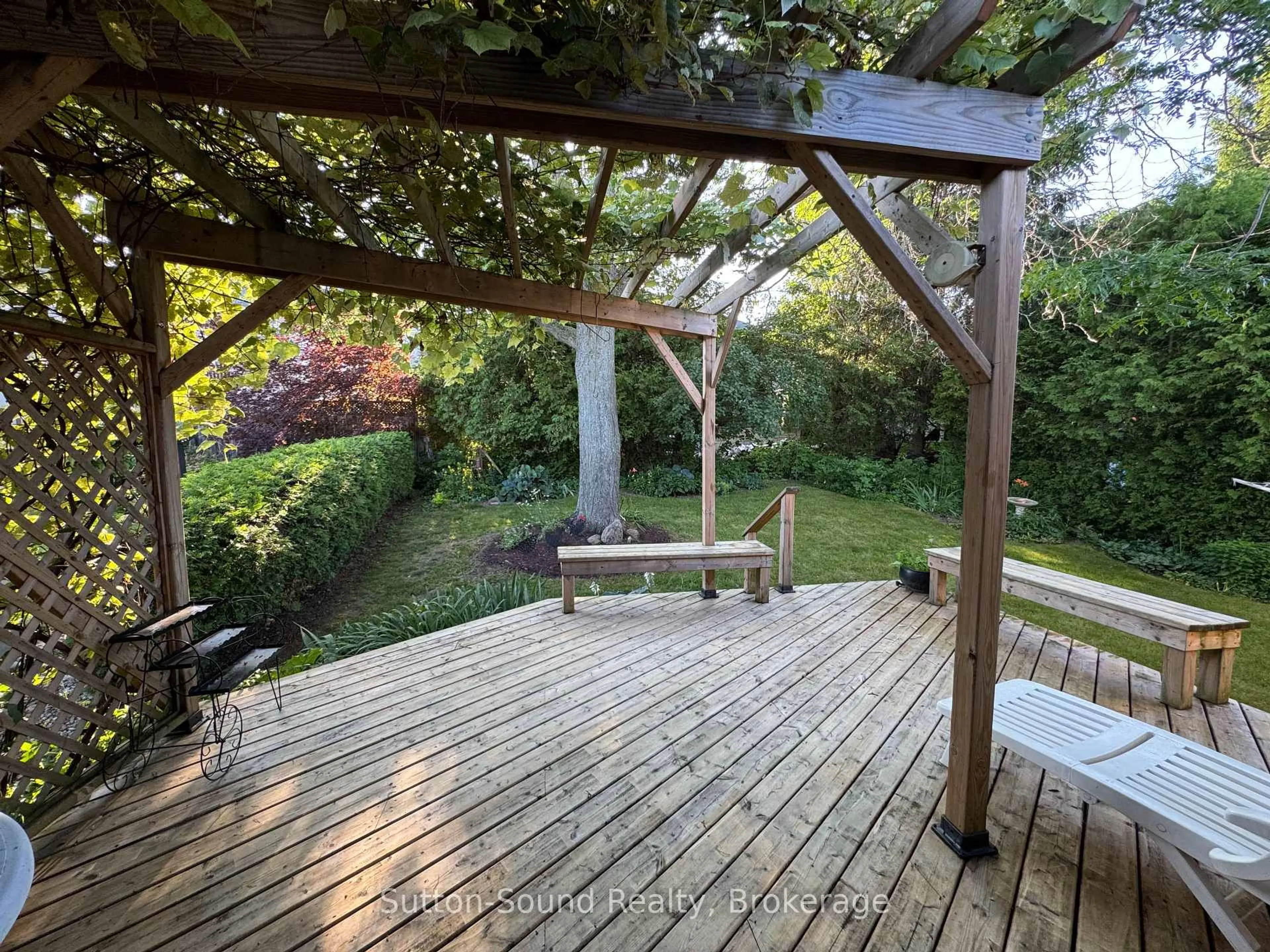 A pic from outside/outdoor area/front of a property/back of a property/a pic from drone, forest/trees view for 2620 8th Ave Ave, Owen Sound Ontario N4K 6S5