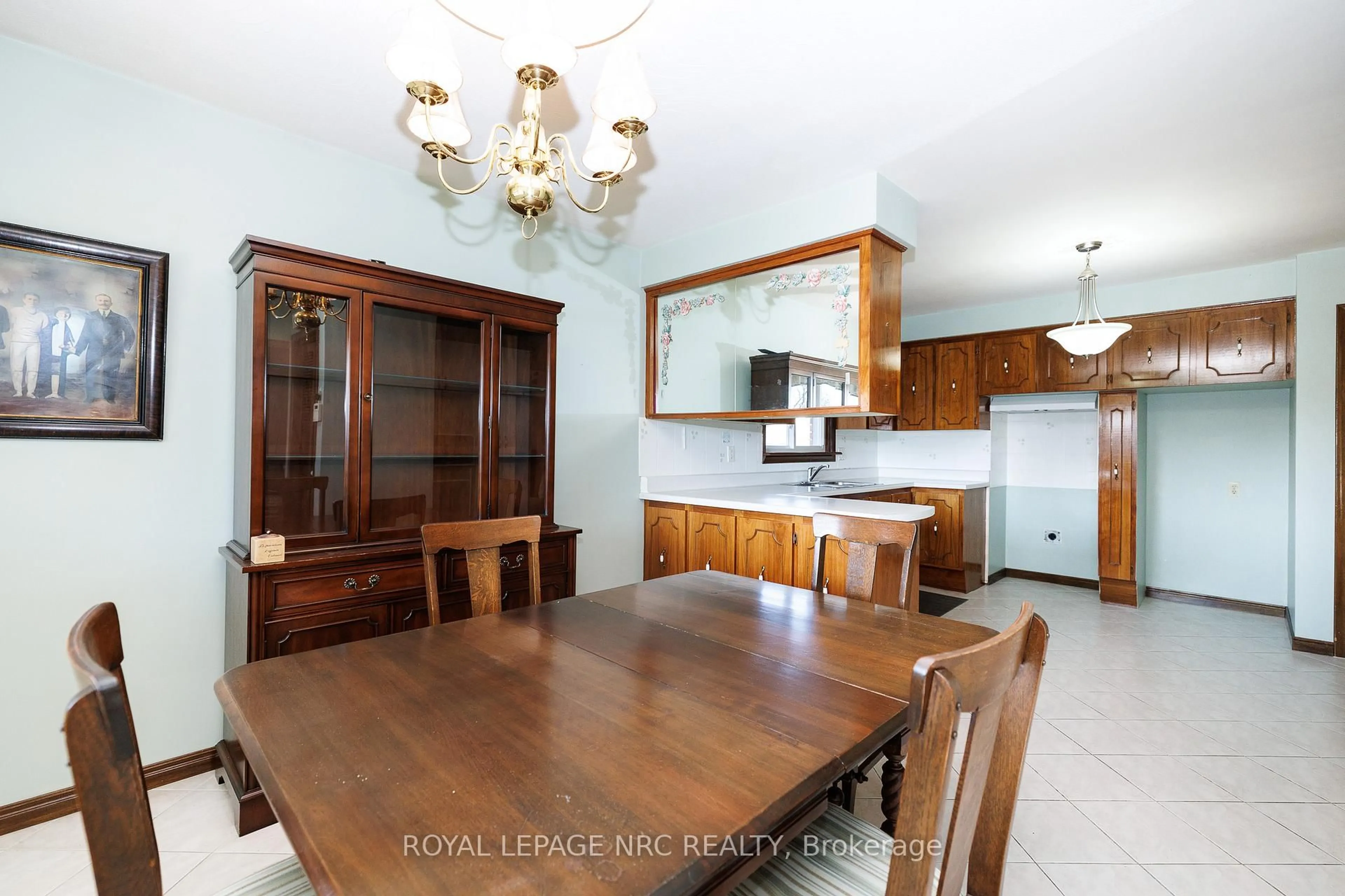 Dining room, unknown for 38 Rivercrest Rd, Hamilton Ontario L8E 1M9