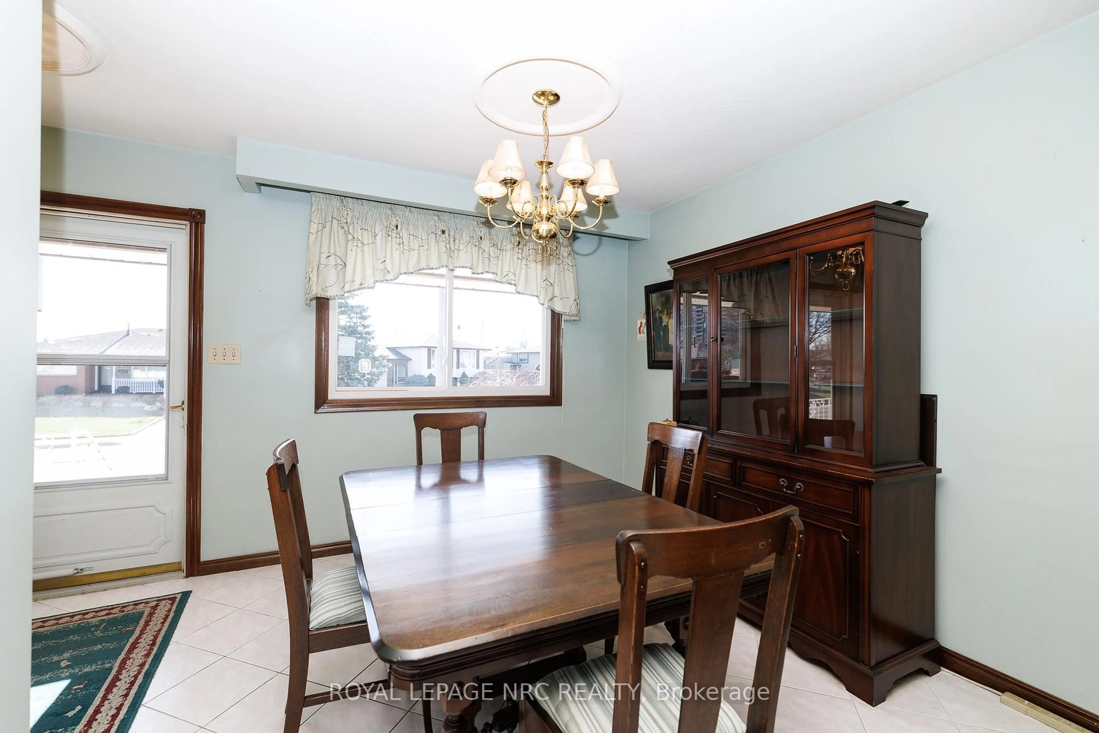 Dining room, unknown for 38 Rivercrest Rd, Hamilton Ontario L8E 1M9