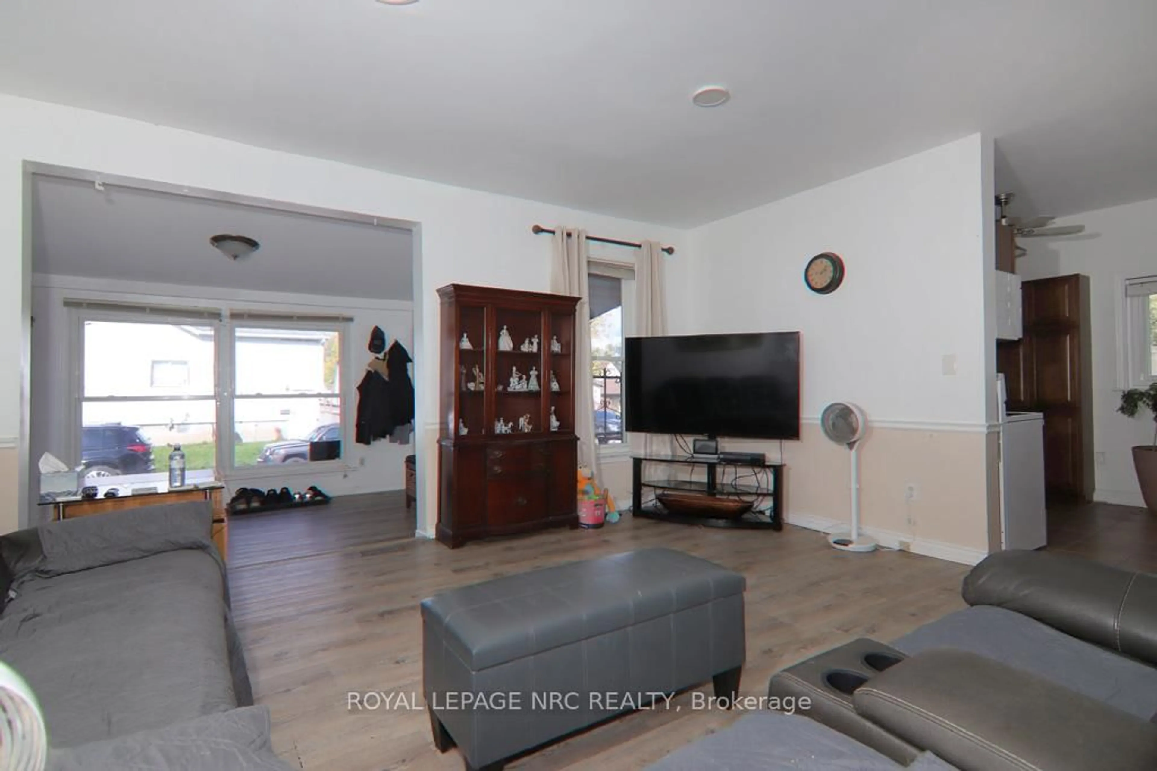 A pic of a room for 5192 Hamilton St, Niagara Falls Ontario L2E 2W3