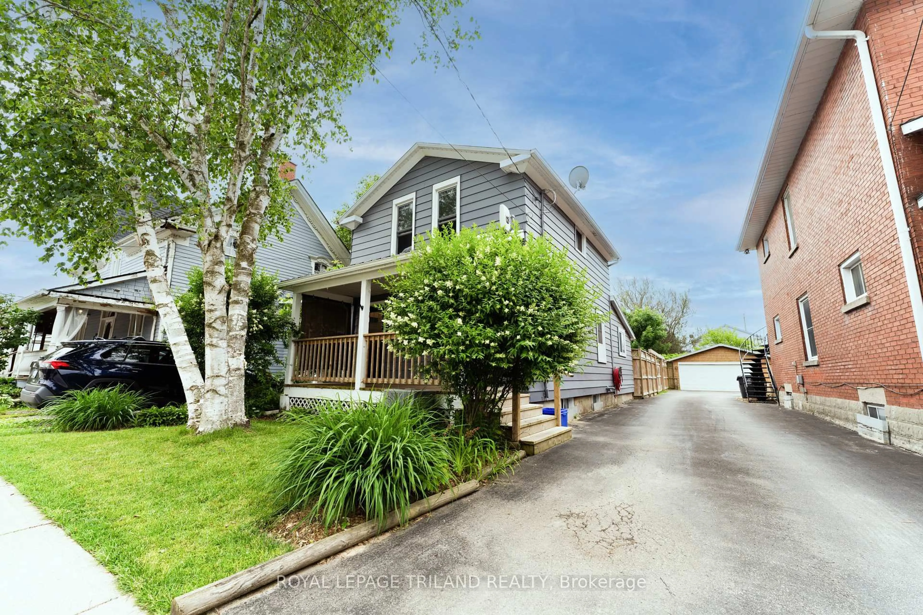 A pic from outside/outdoor area/front of a property/back of a property/a pic from drone, street for 326 Smith St, Central Elgin Ontario N5L 1C6