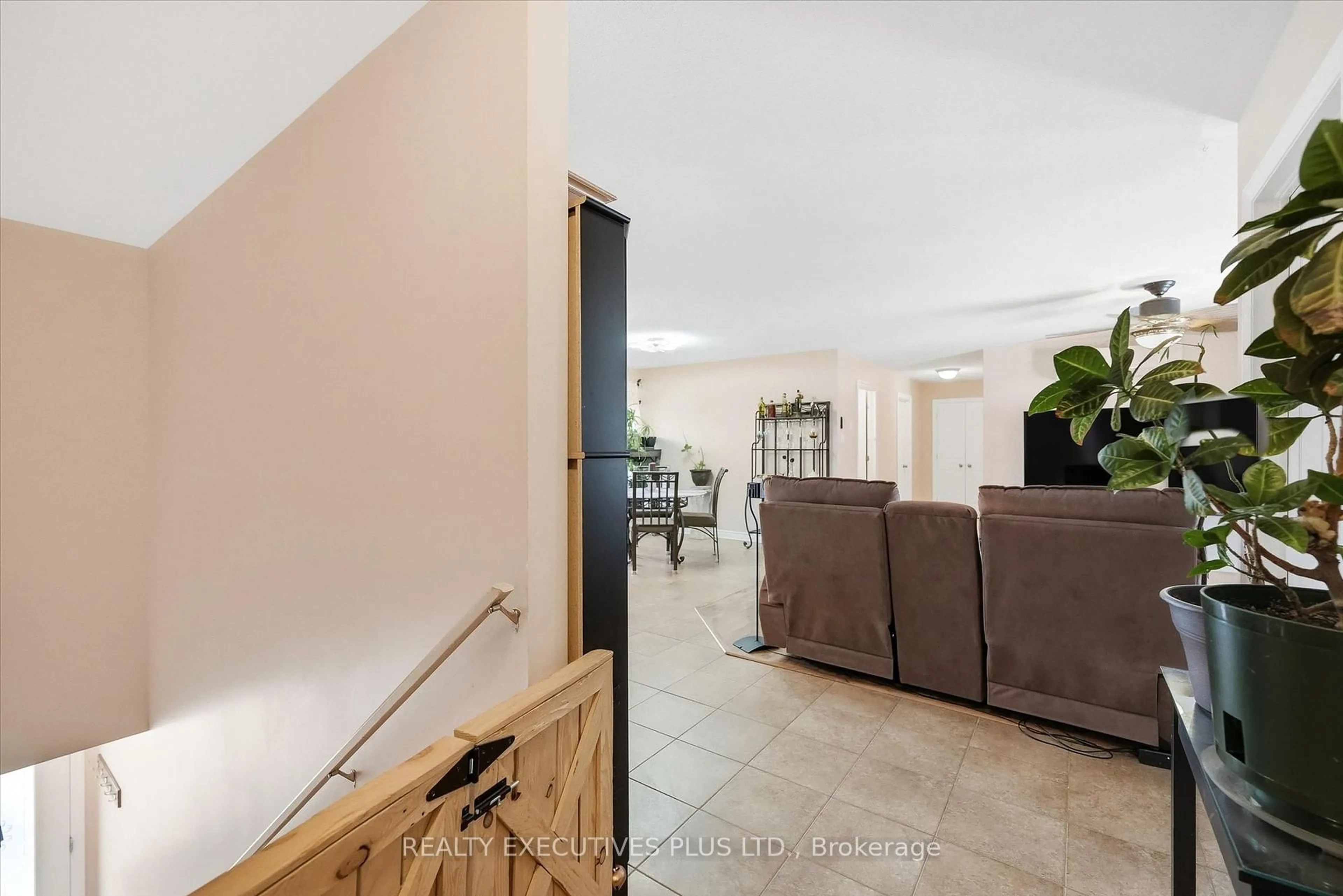 Indoor foyer for 41 Main St #6, The Nation Ontario K0A 2M0