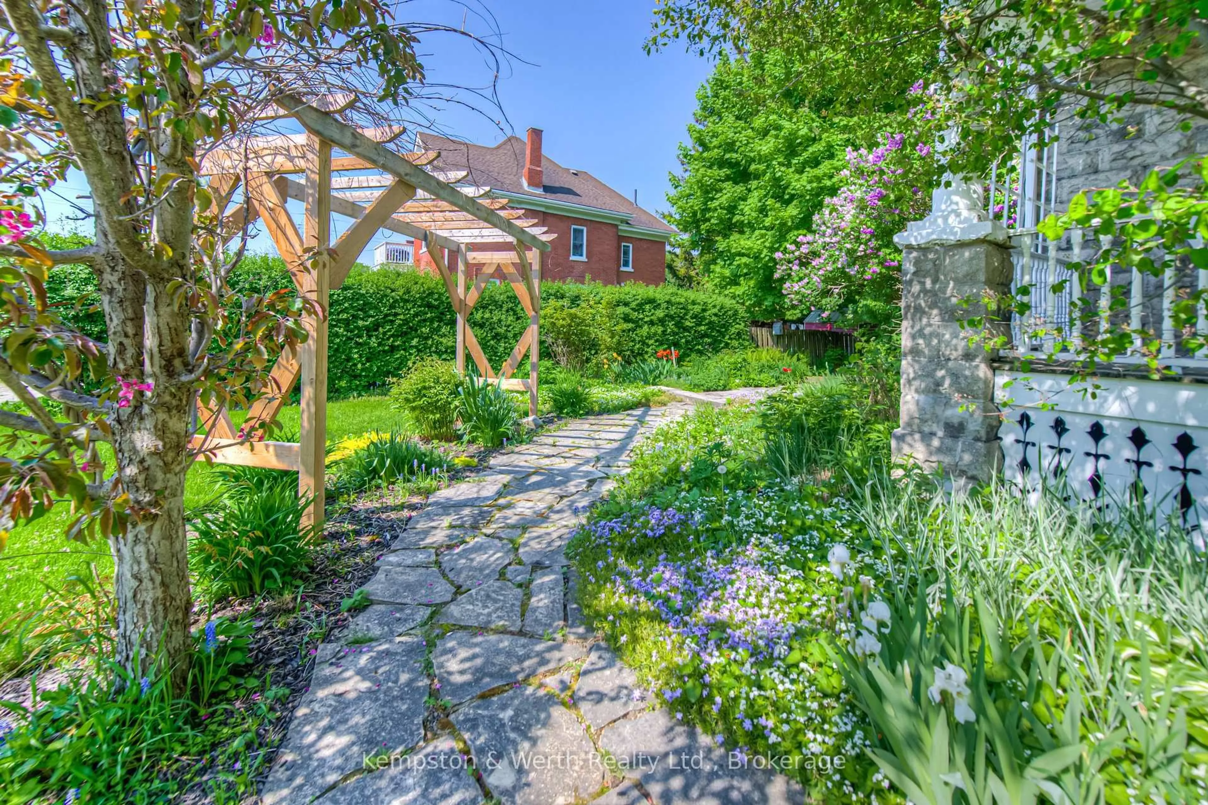 Patio, street for 333 Barber Ave, North Perth Ontario N4W 1R8