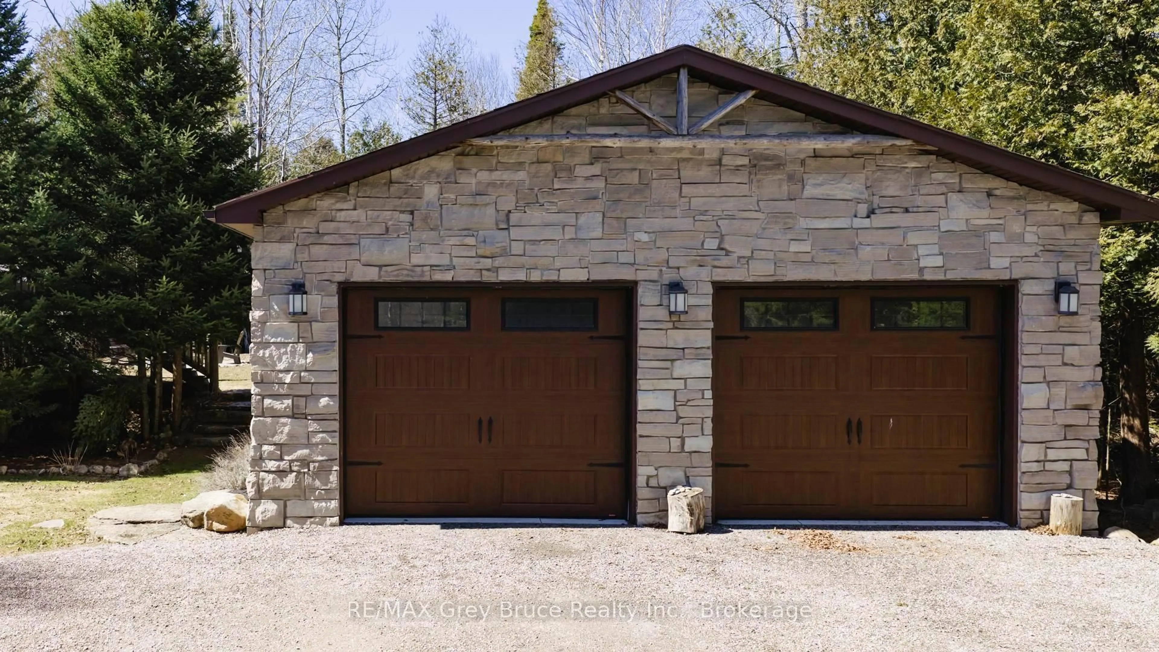 Indoor garage for 1535 15 Sdrd, South Bruce Peninsula Ontario N0H 2T0