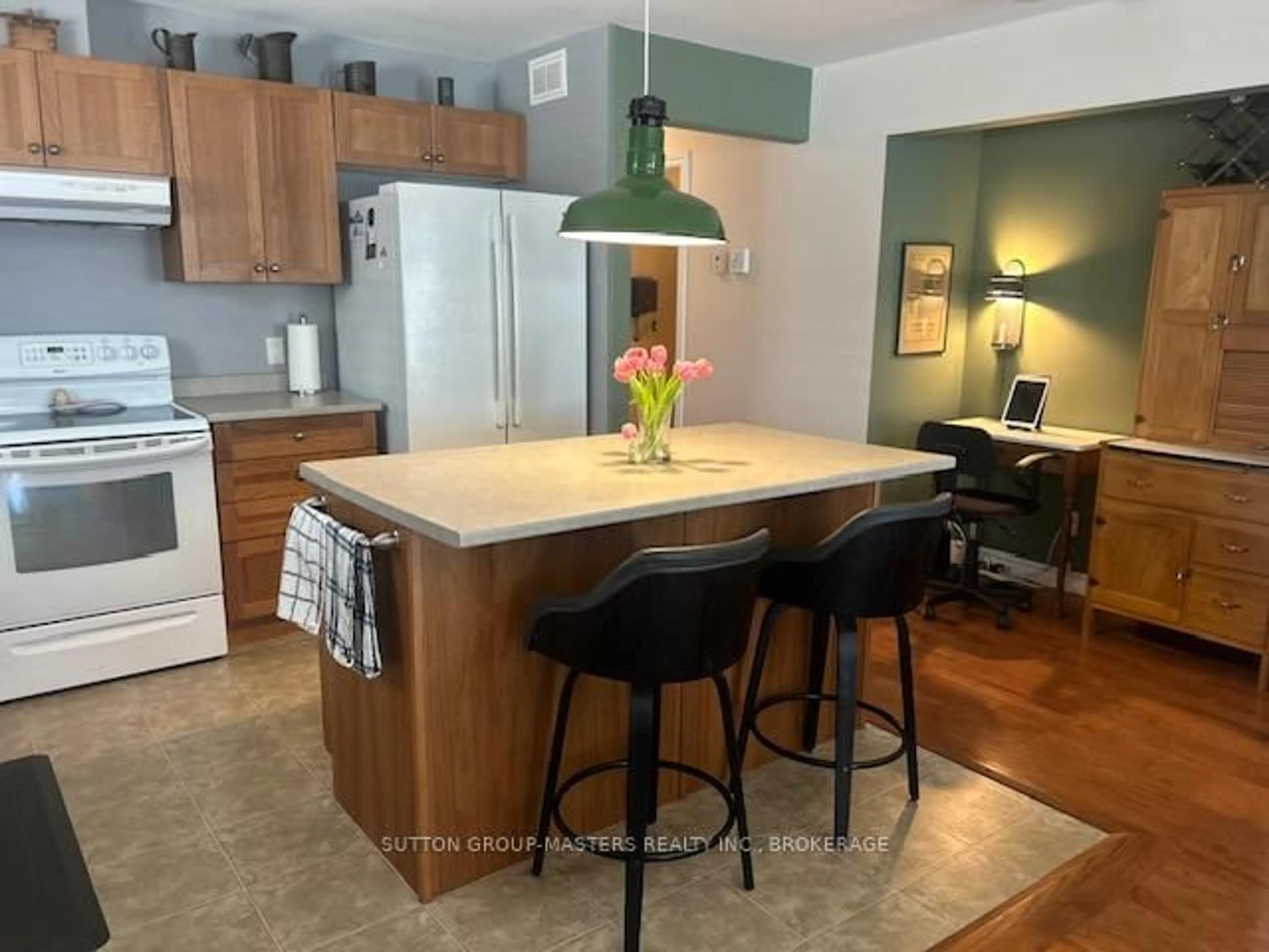 Open concept kitchen, unknown for 124 Farmstead Crt, Kingston Ontario K7P 3H9