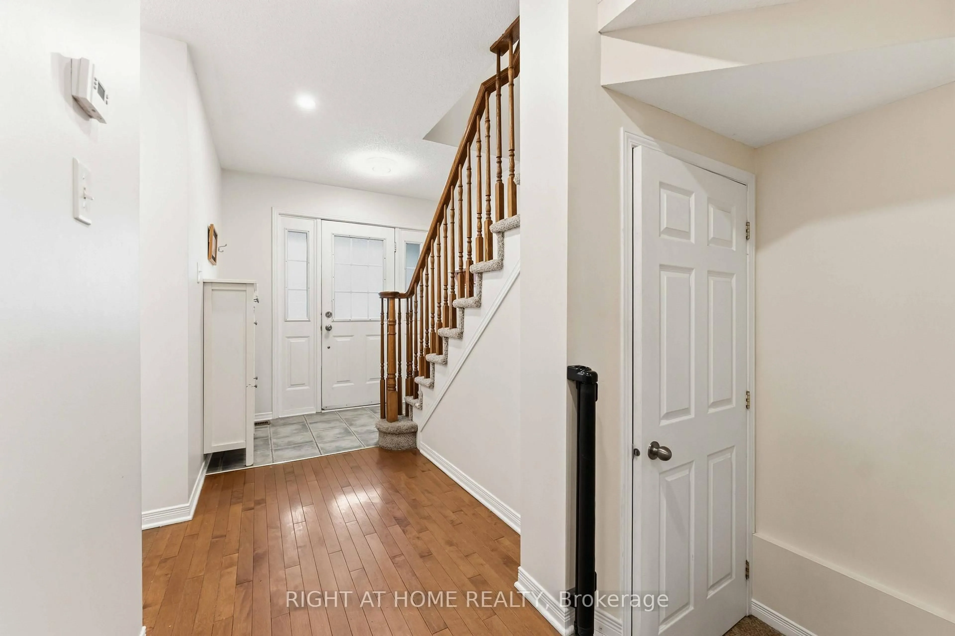Indoor entryway for 52 Fieldberry Private, Ottawa Ontario K2J 5E8
