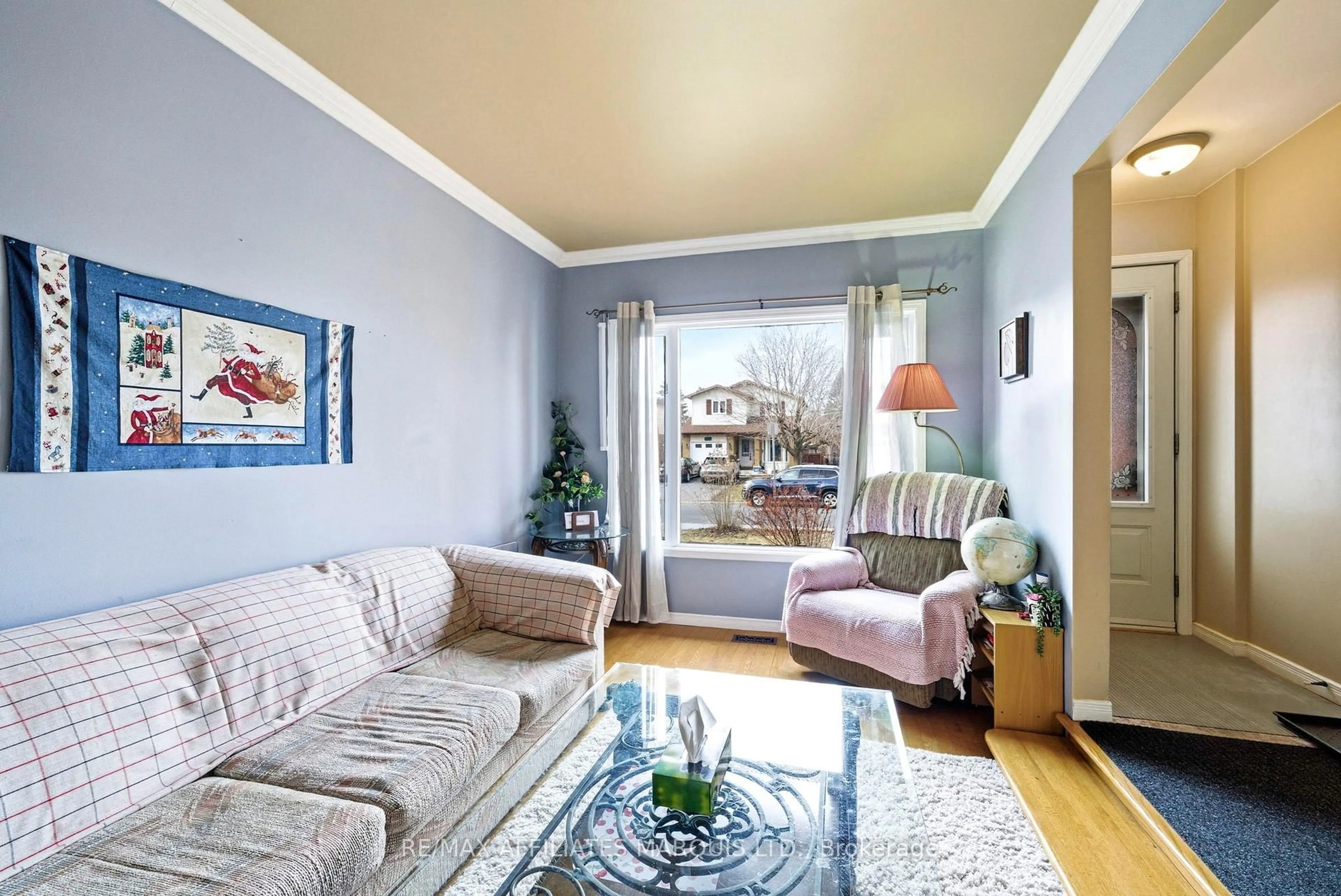 Living room with furniture, wood/laminate floor for 672 Champlain Dr, Cornwall Ontario K6H 6P2