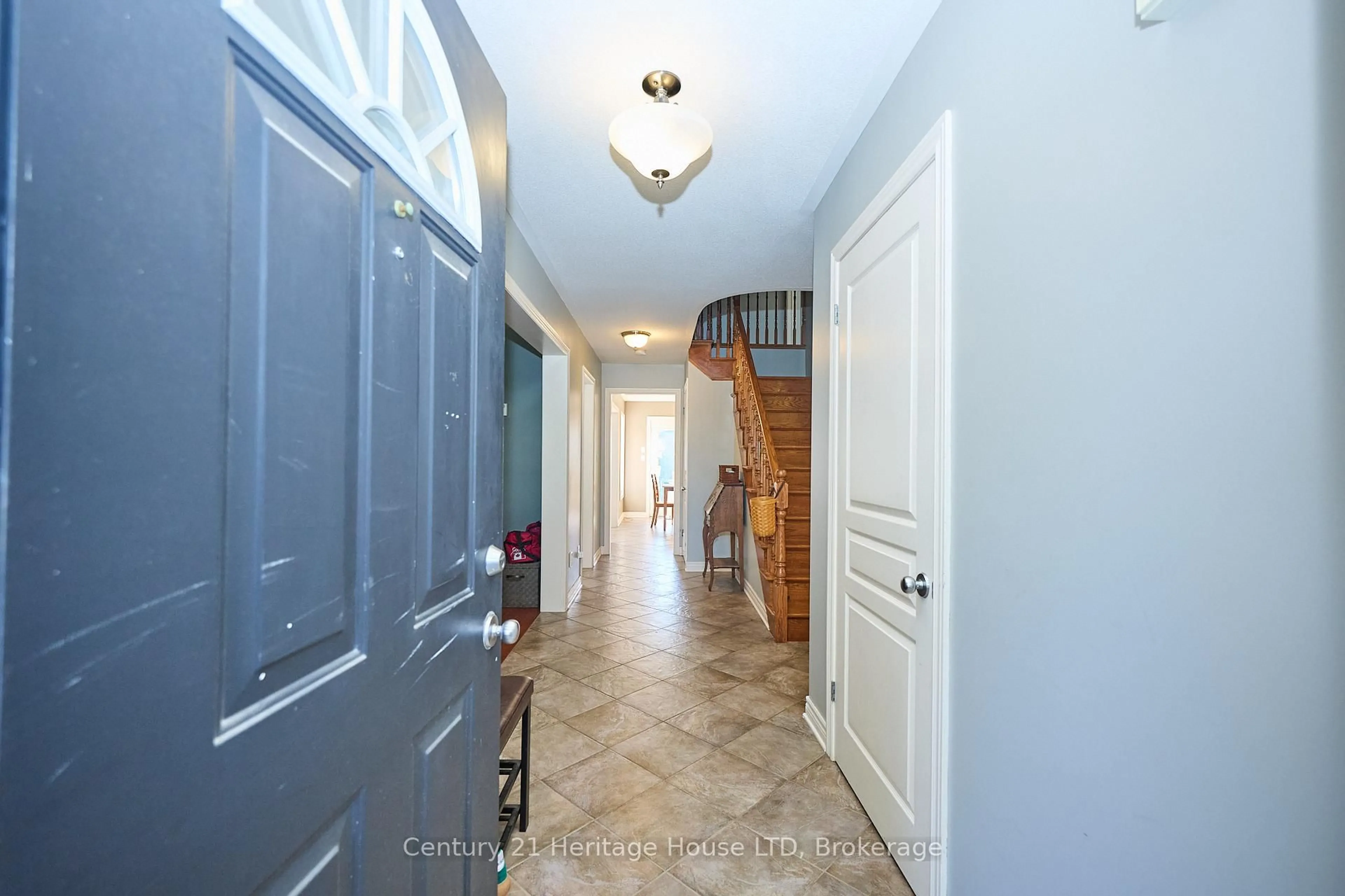 Indoor entryway for 4 Arlene St, St. Catharines Ontario L2S 4C9