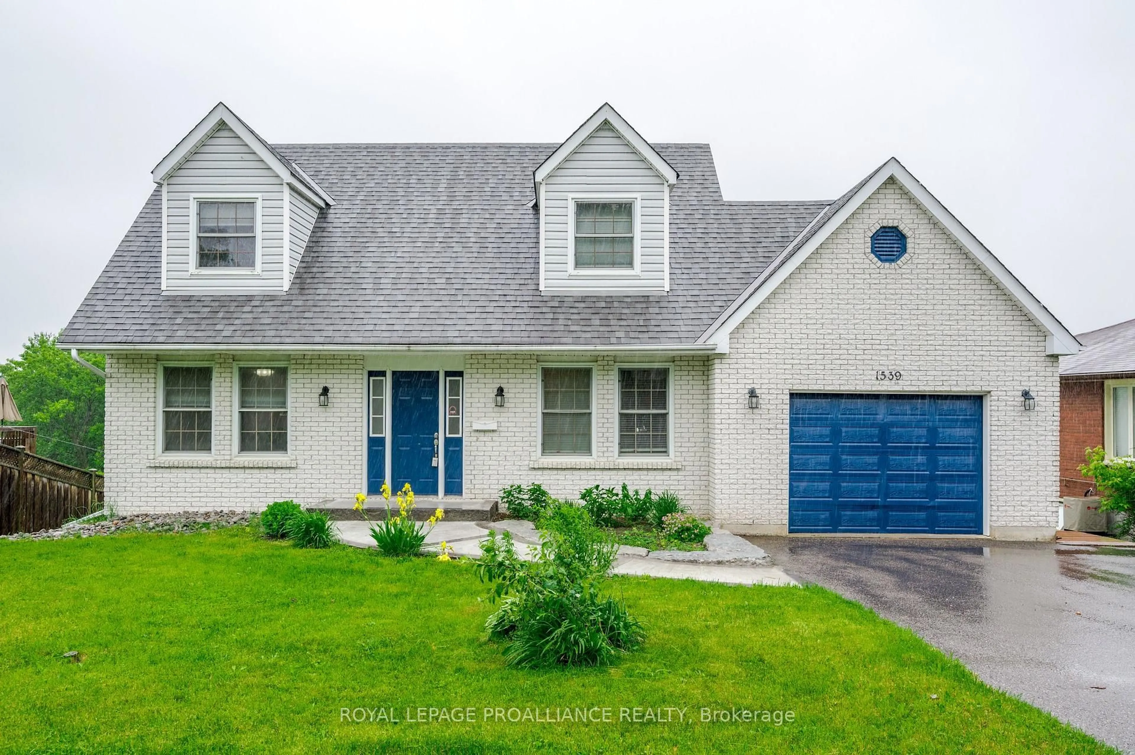 Home with vinyl exterior material, street for 1539 Cherryhill Rd, Peterborough Ontario K9K 1A7